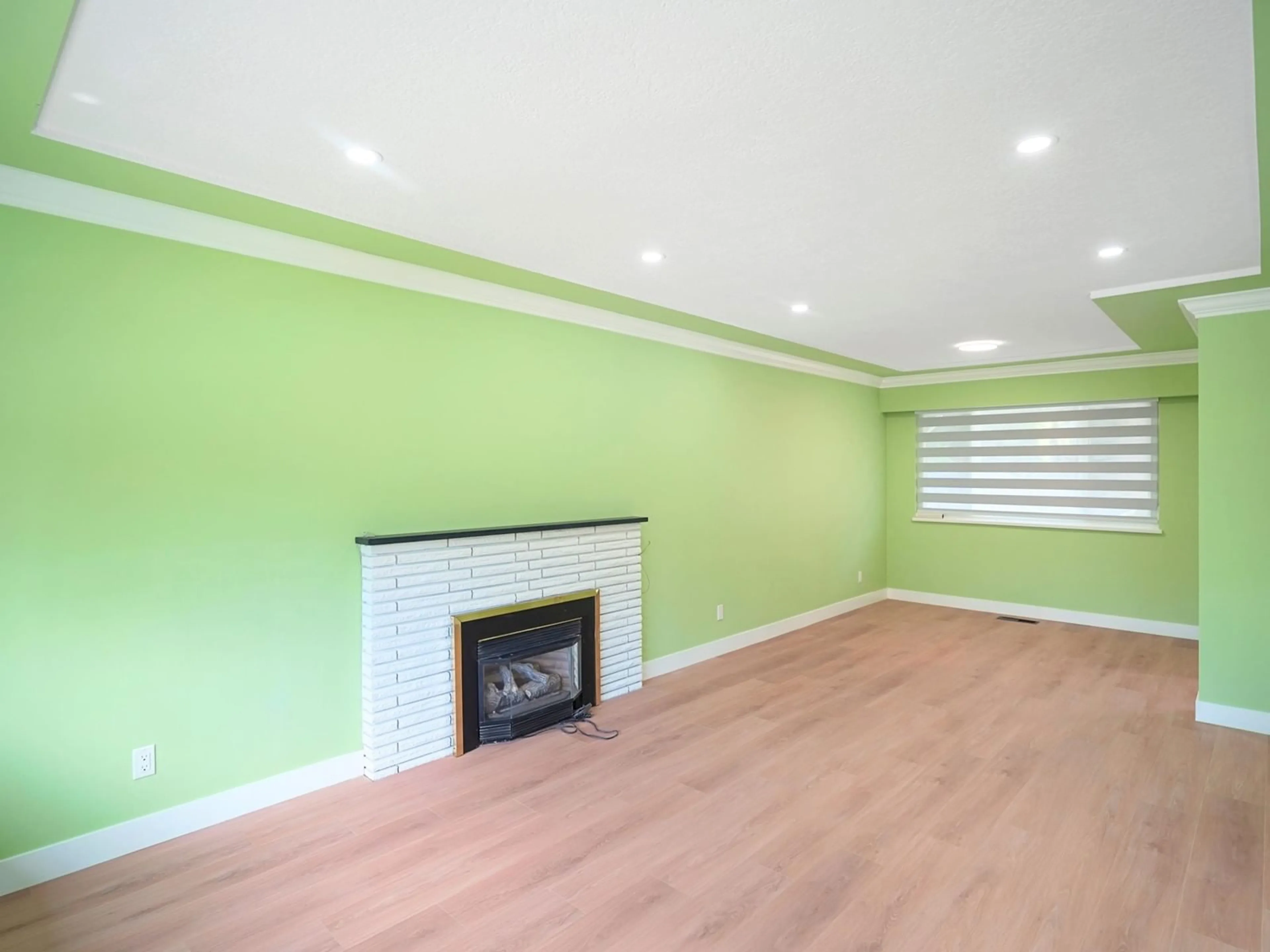 A pic of a room for 14935 KEW, Surrey British Columbia V3R4Y1