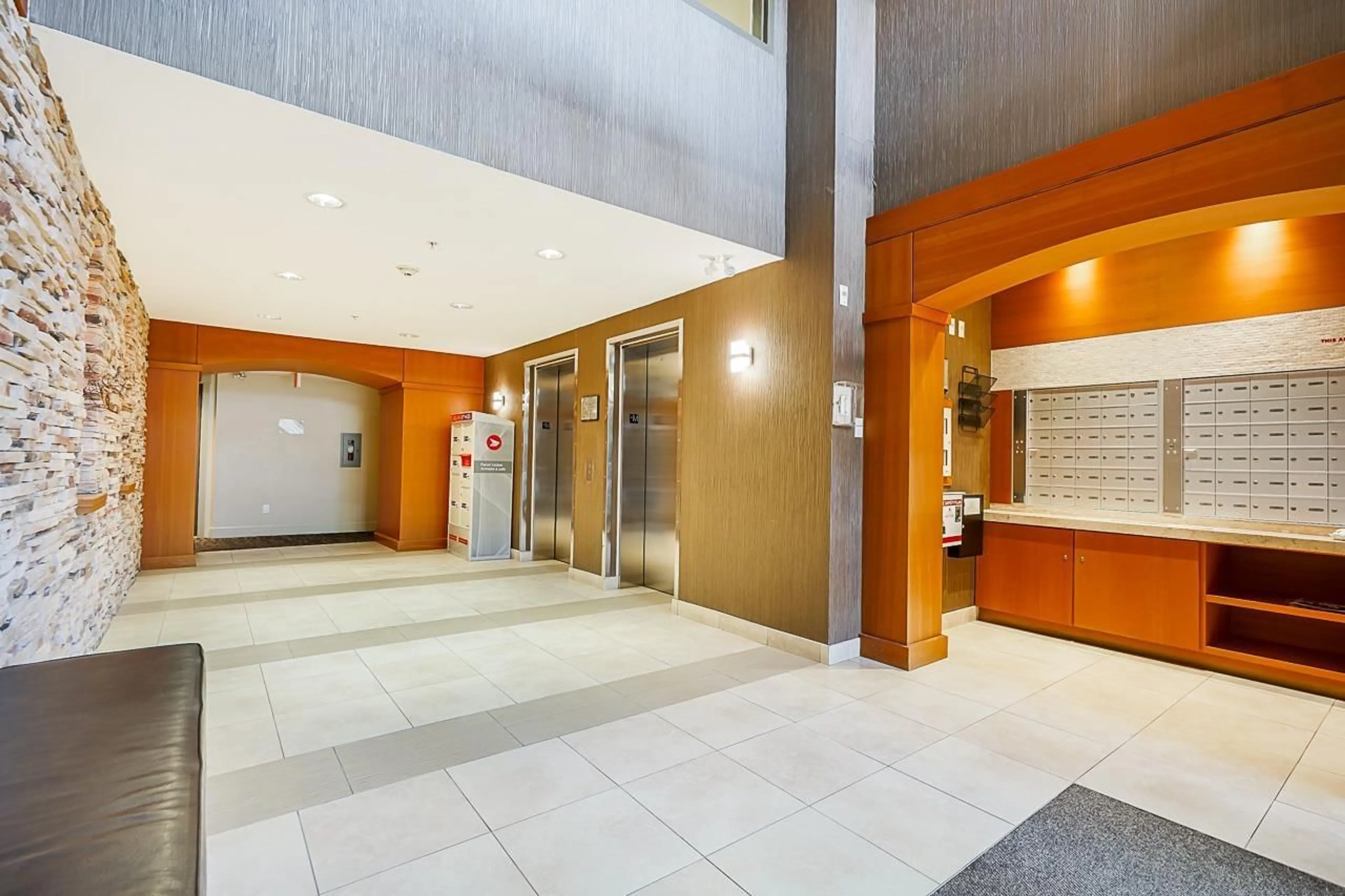 Indoor foyer for 205 - 8915 202, Langley British Columbia V1M0B5