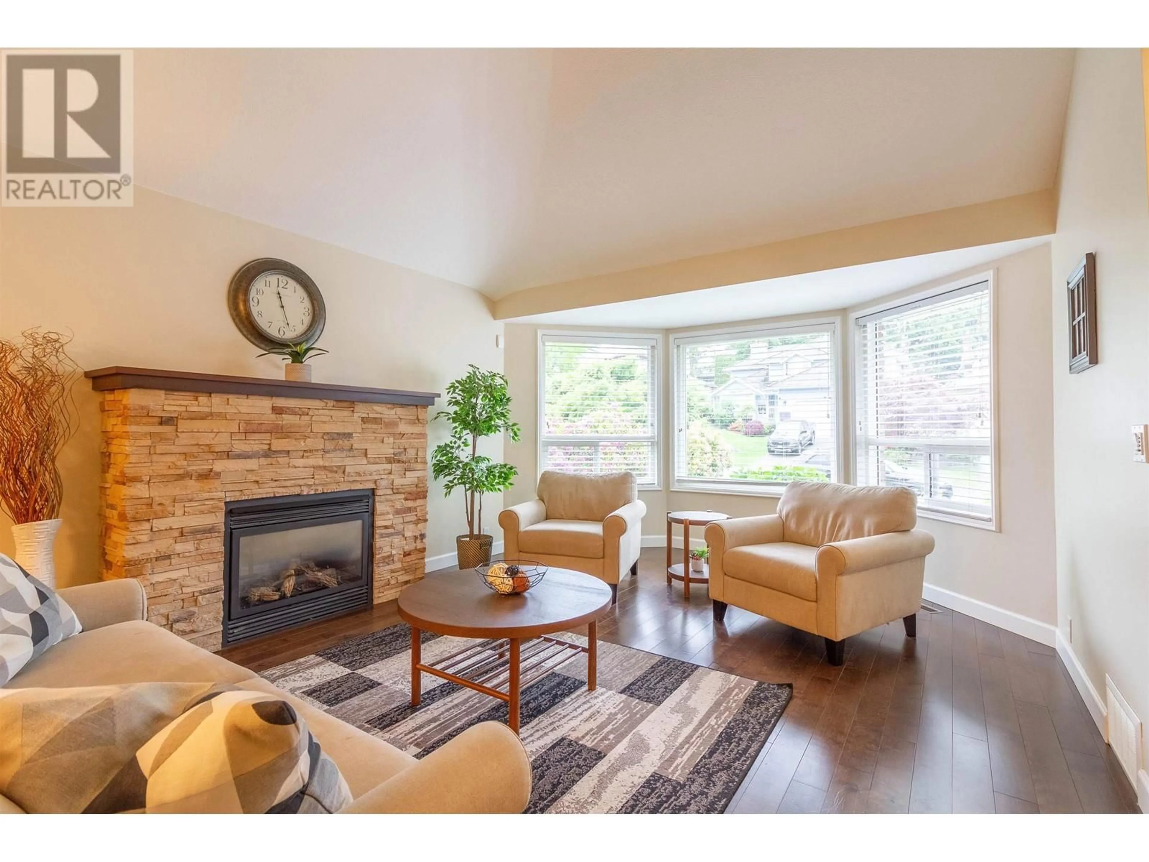 Living room with furniture, wood/laminate floor for 1872 WALNUT CRESCENT, Coquitlam British Columbia V3J7T1