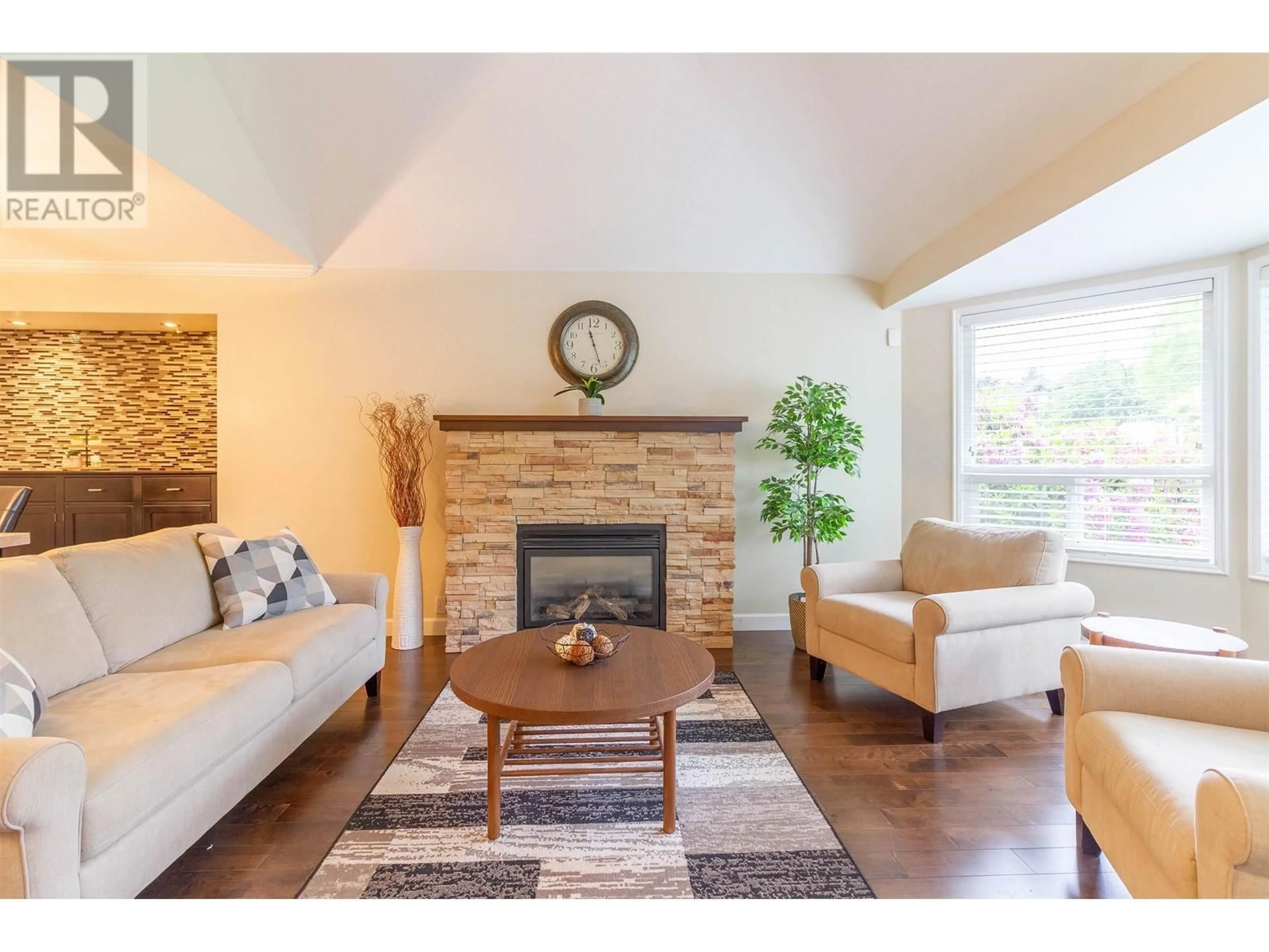 Living room with furniture, wood/laminate floor for 1872 WALNUT CRESCENT, Coquitlam British Columbia V3J7T1