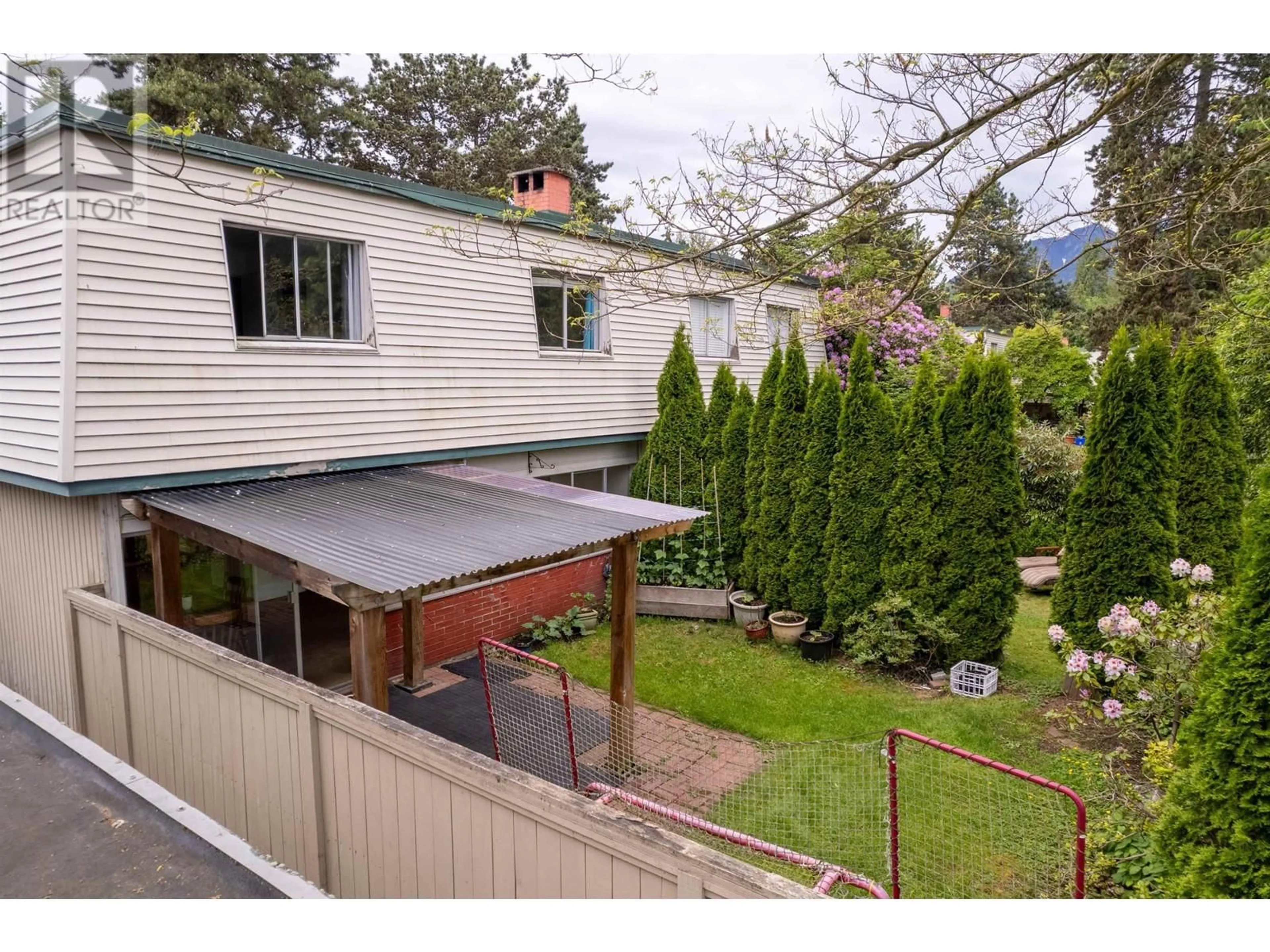 A pic from outside/outdoor area/front of a property/back of a property/a pic from drone, mountain view for 613 WESTVIEW CRESCENT, North Vancouver British Columbia V7N3X5