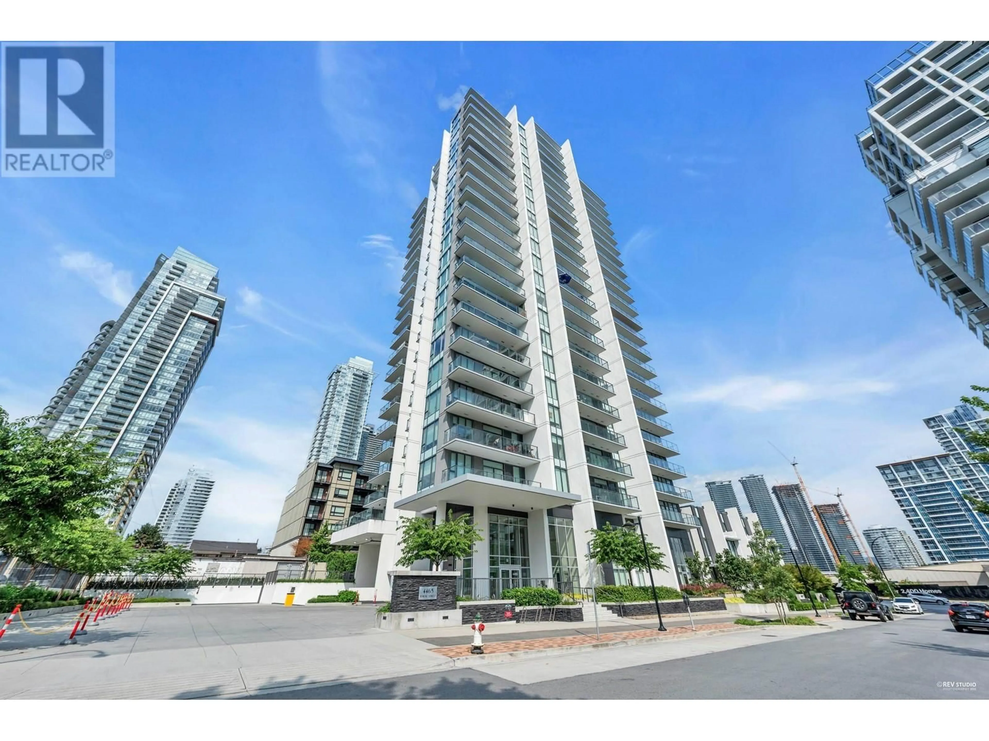 Indoor foyer for 1704 - 4465 JUNEAU STREET, Burnaby British Columbia V5C0L8