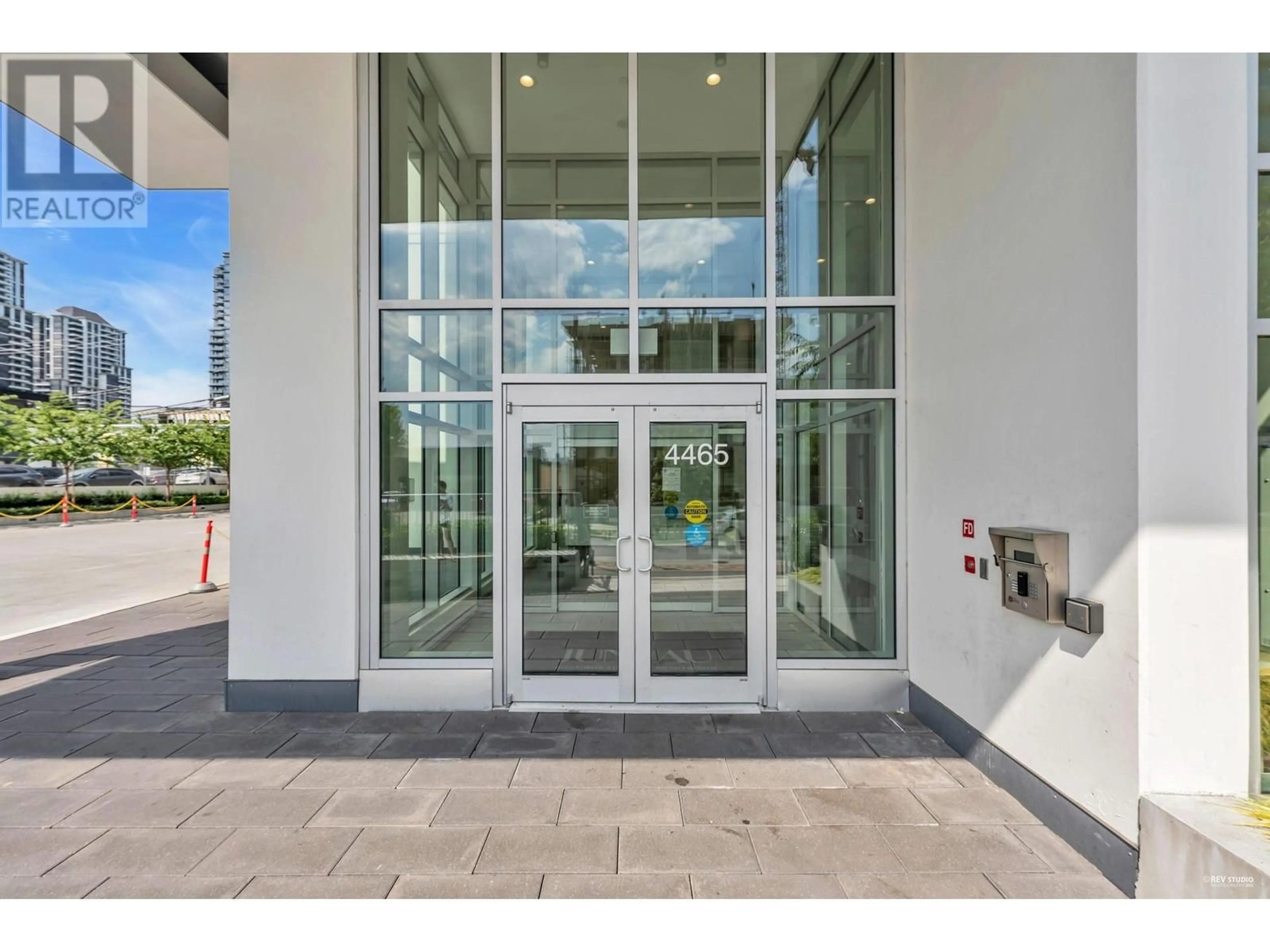 Indoor foyer for 1704 - 4465 JUNEAU STREET, Burnaby British Columbia V5C0L8