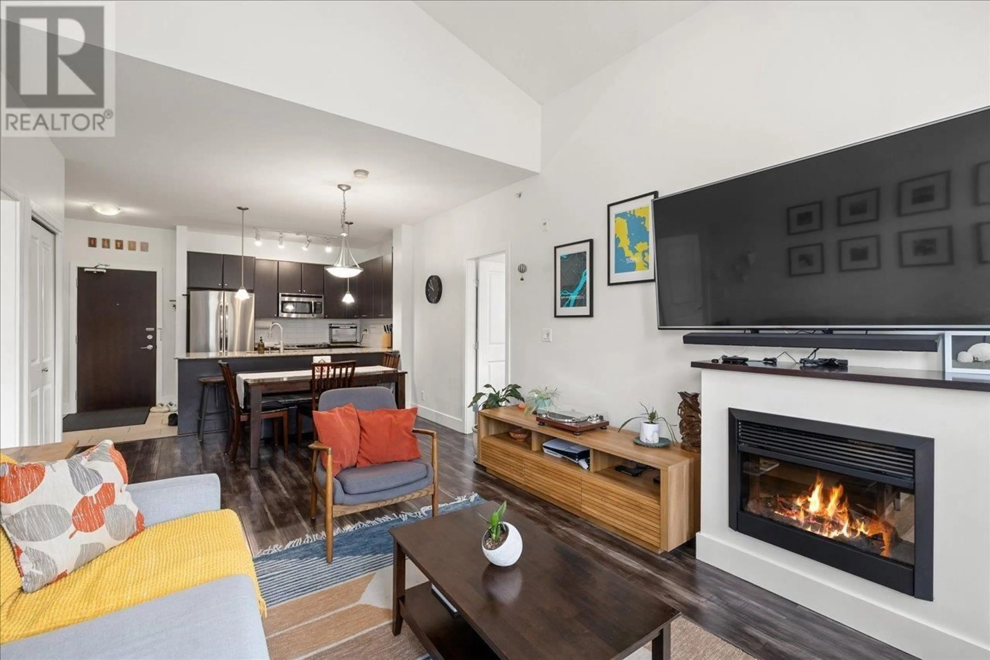 Living room with furniture, unknown for 406 - 265 ROSS DRIVE, New Westminster British Columbia V3L0C8
