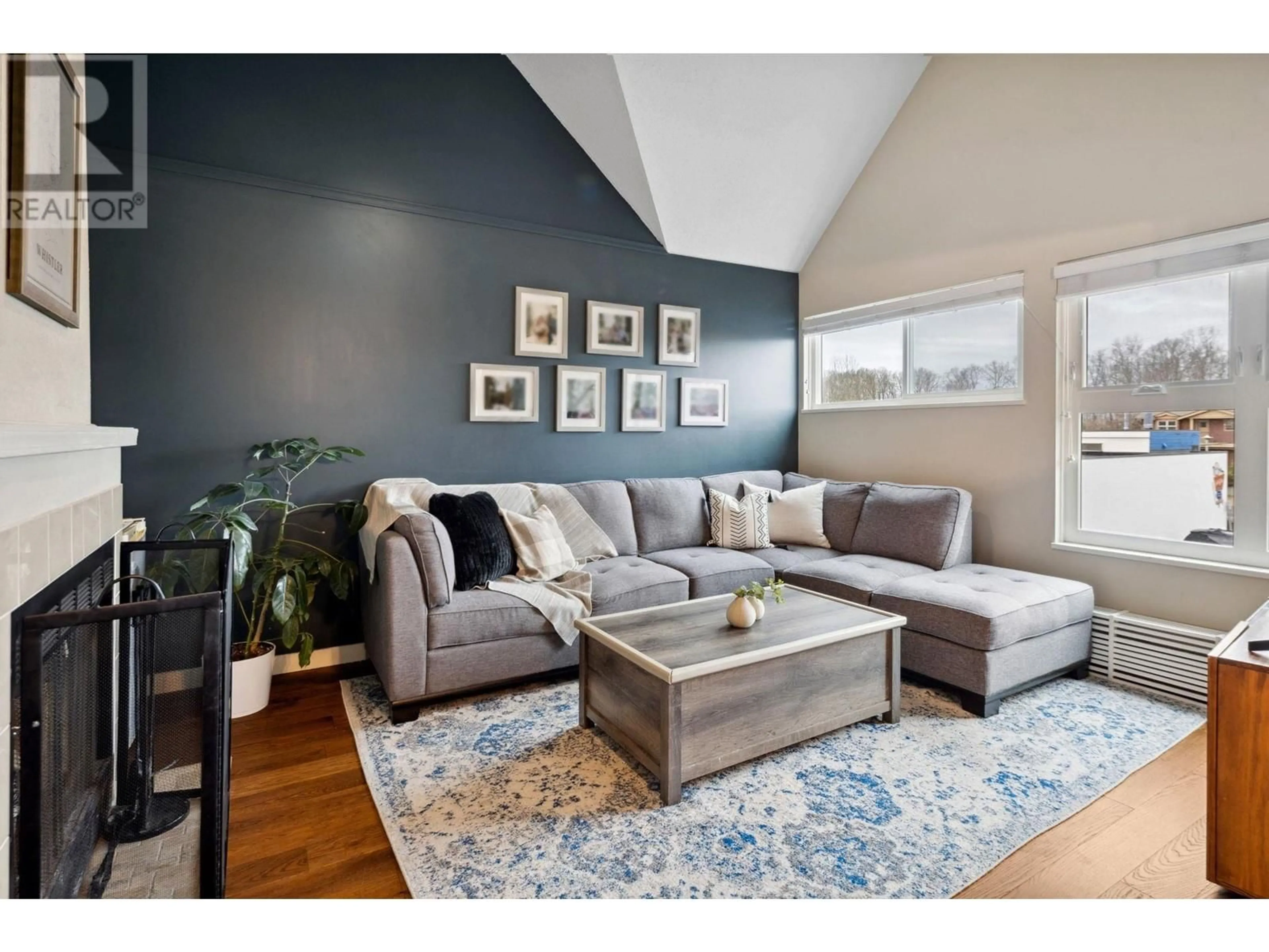 Living room with furniture, wood/laminate floor for 10 - 4925 ELLIOTT STREET, Delta British Columbia V4K4L2