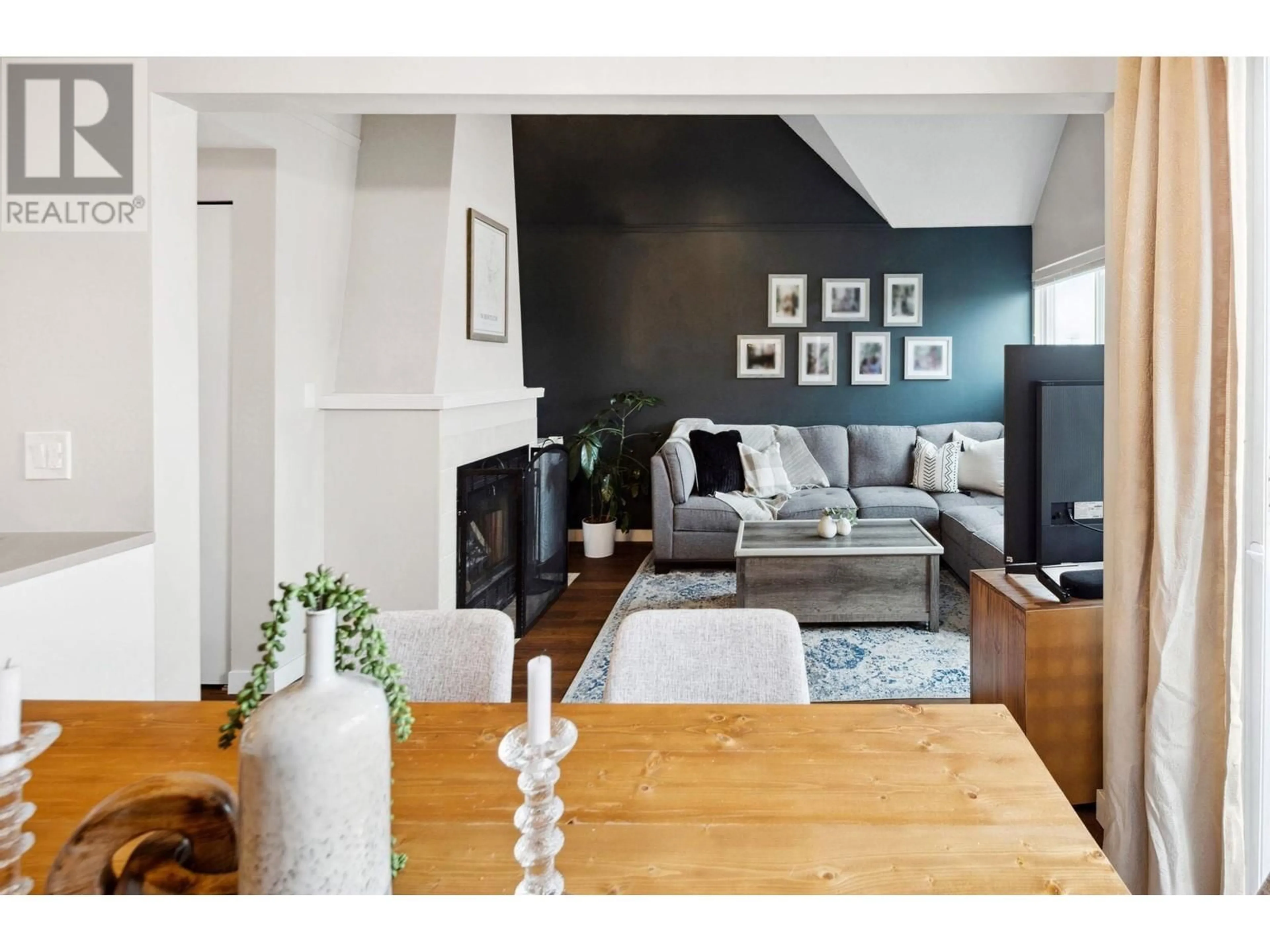 Living room with furniture, unknown for 10 - 4925 ELLIOTT STREET, Delta British Columbia V4K4L2