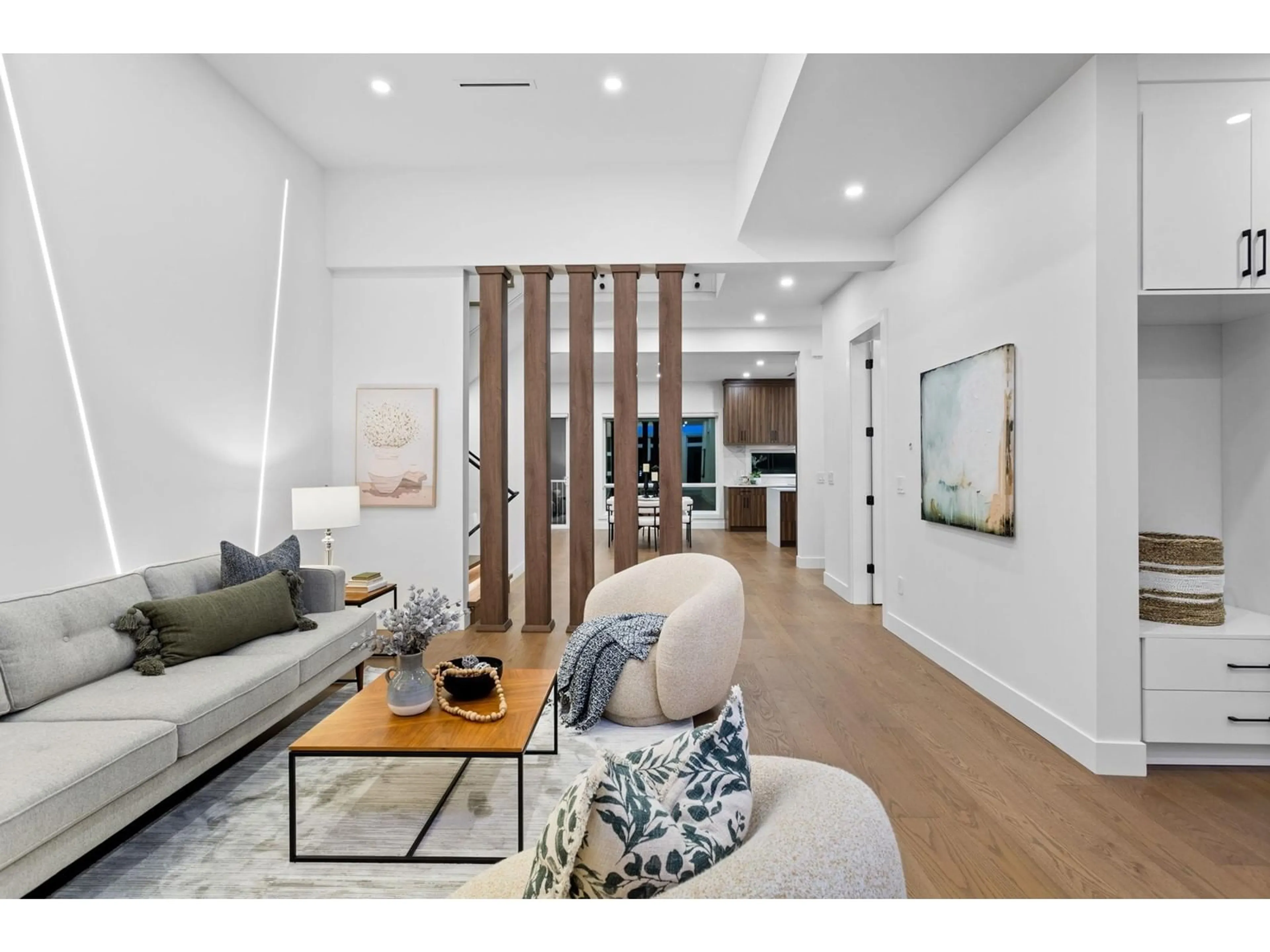 Indoor entryway for 12643 106A, Surrey British Columbia V3V5K4