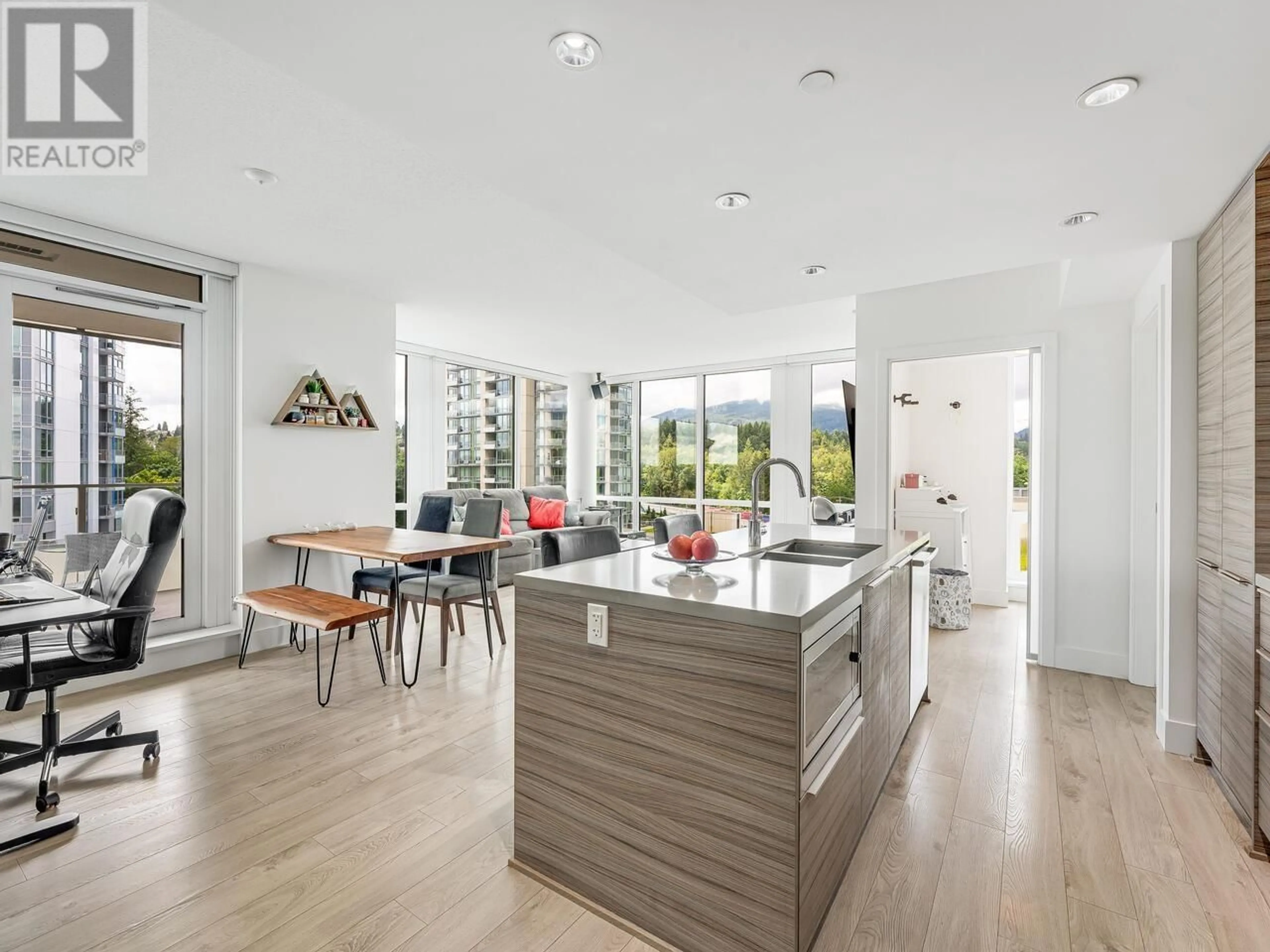 Open concept kitchen, unknown for 908 - 1550 FERN STREET, North Vancouver British Columbia V7J0A9