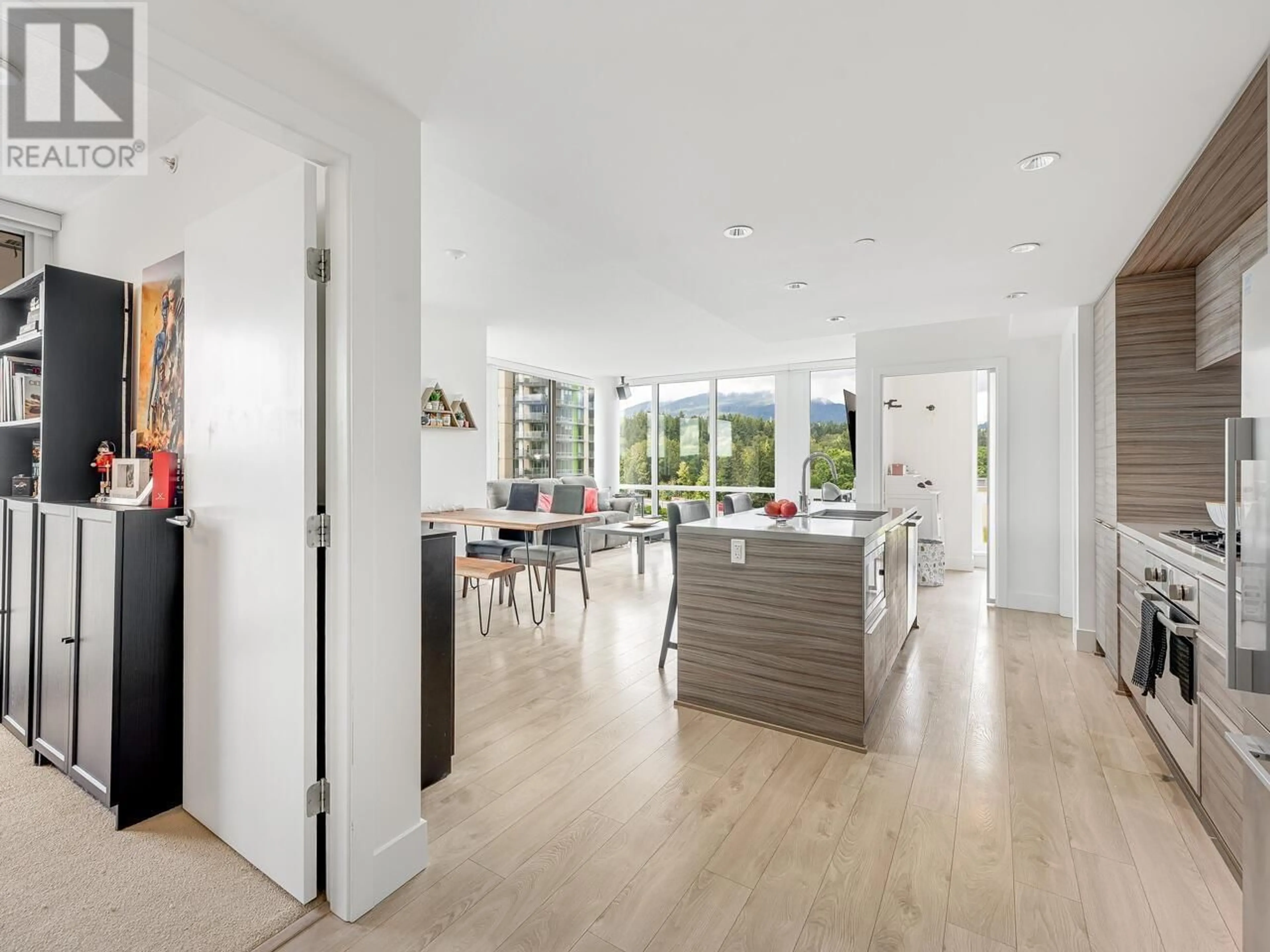 Open concept kitchen, unknown for 908 - 1550 FERN STREET, North Vancouver British Columbia V7J0A9