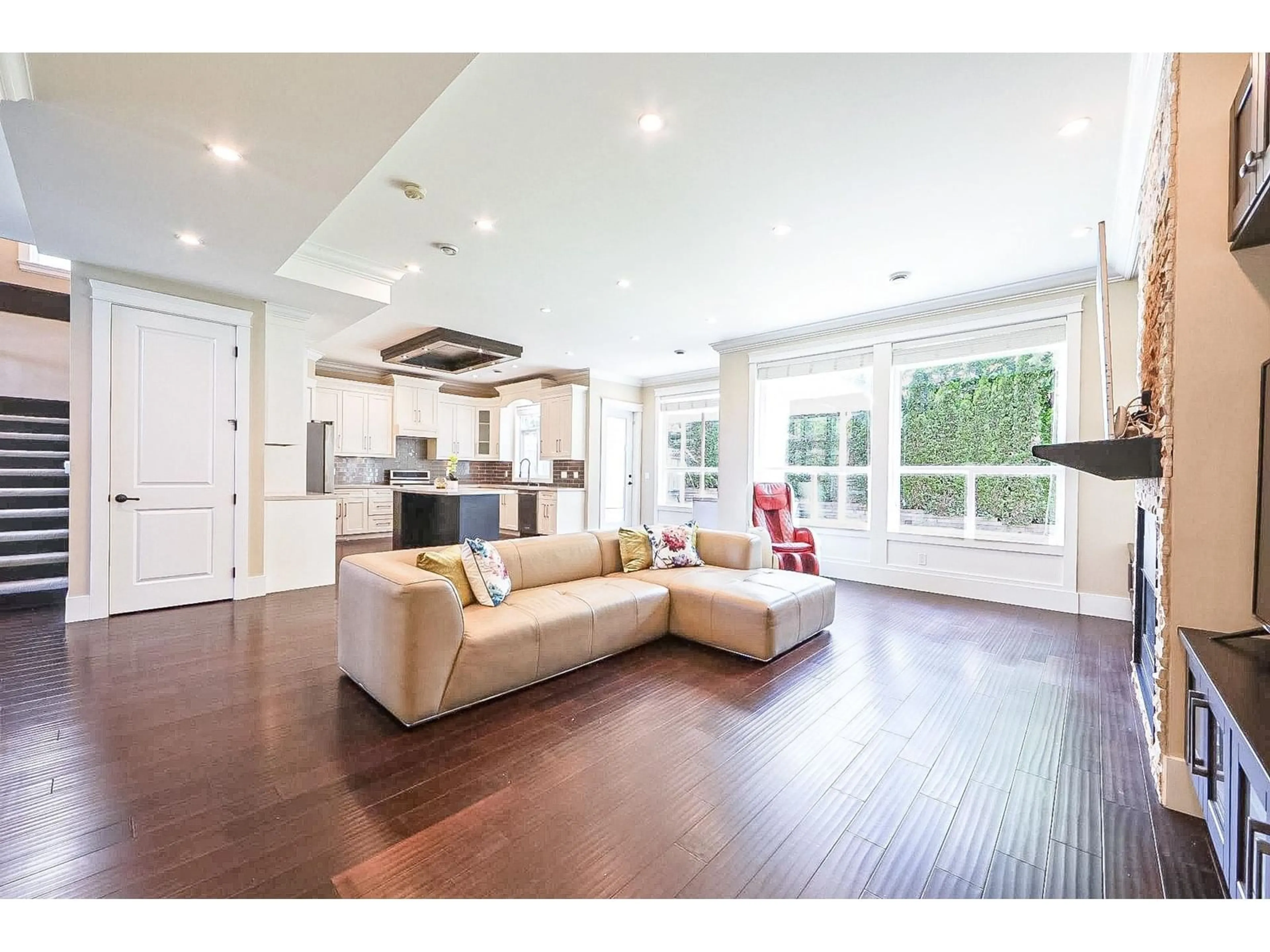 Open concept kitchen, wood/laminate floor for 20980 48, Langley British Columbia V3A3M1