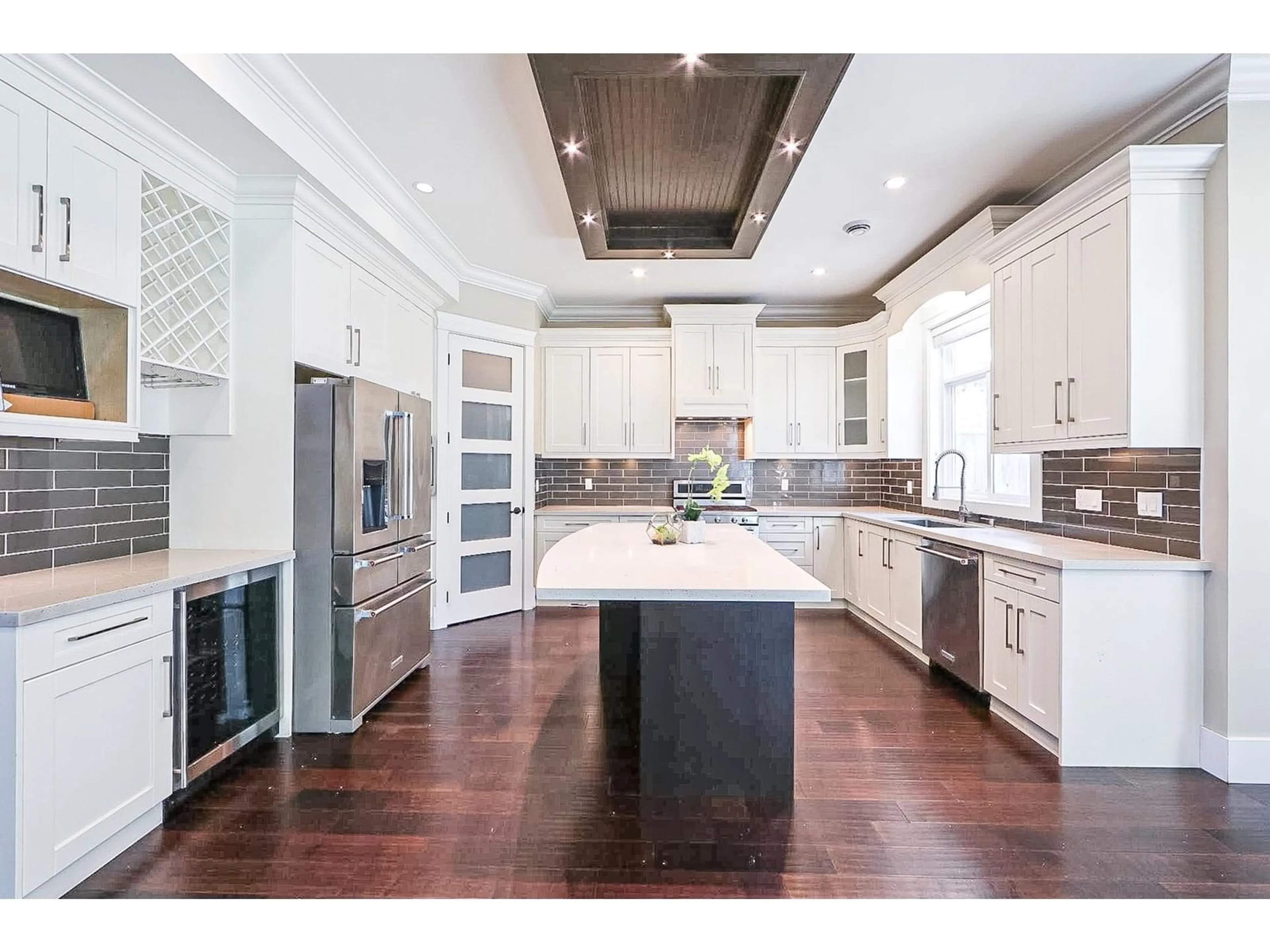 Open concept kitchen, unknown for 20980 48, Langley British Columbia V3A3M1
