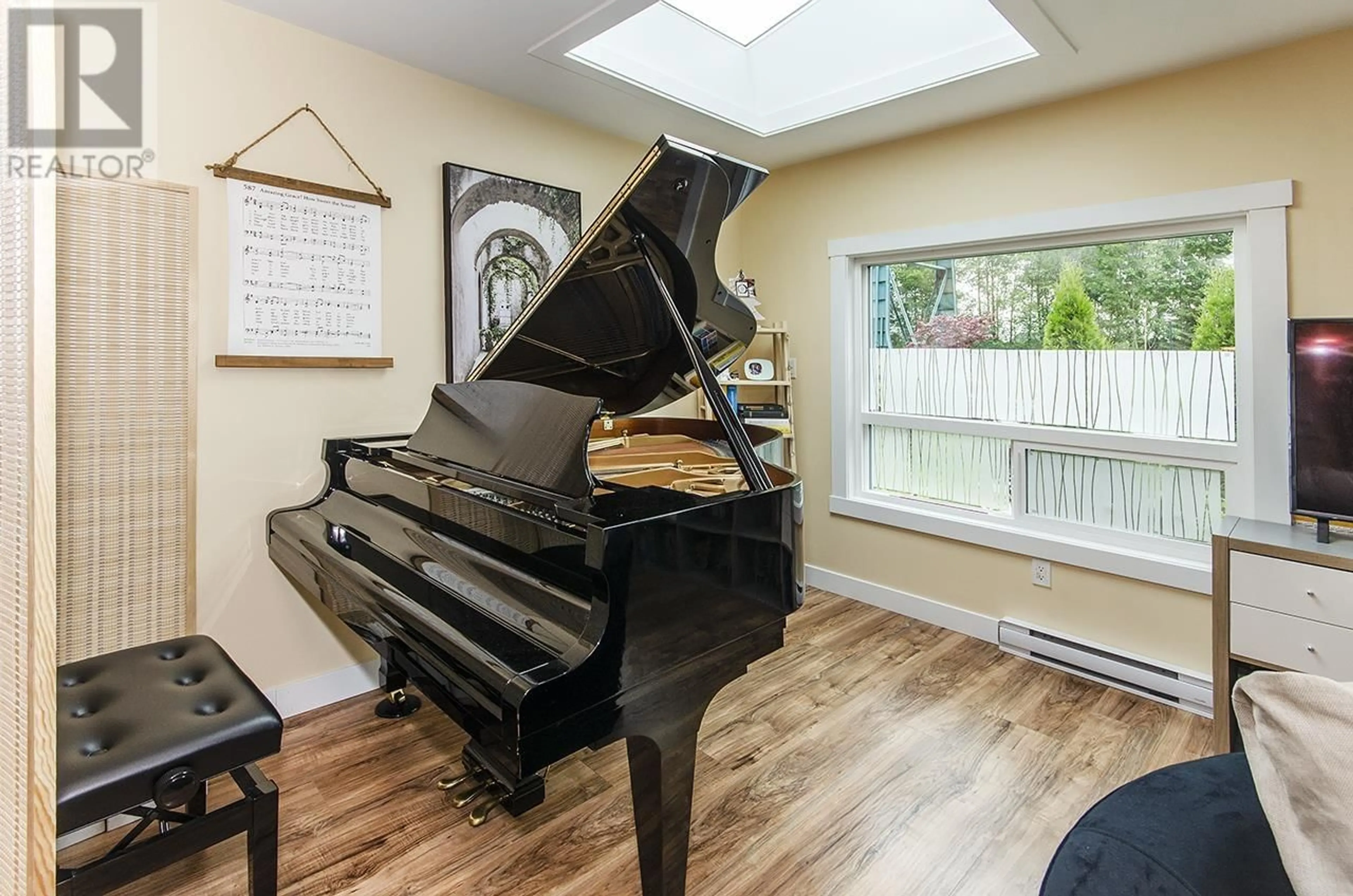 A pic of a room for 401 RAINDANCE CRESCENT, West Vancouver British Columbia V7P1C1