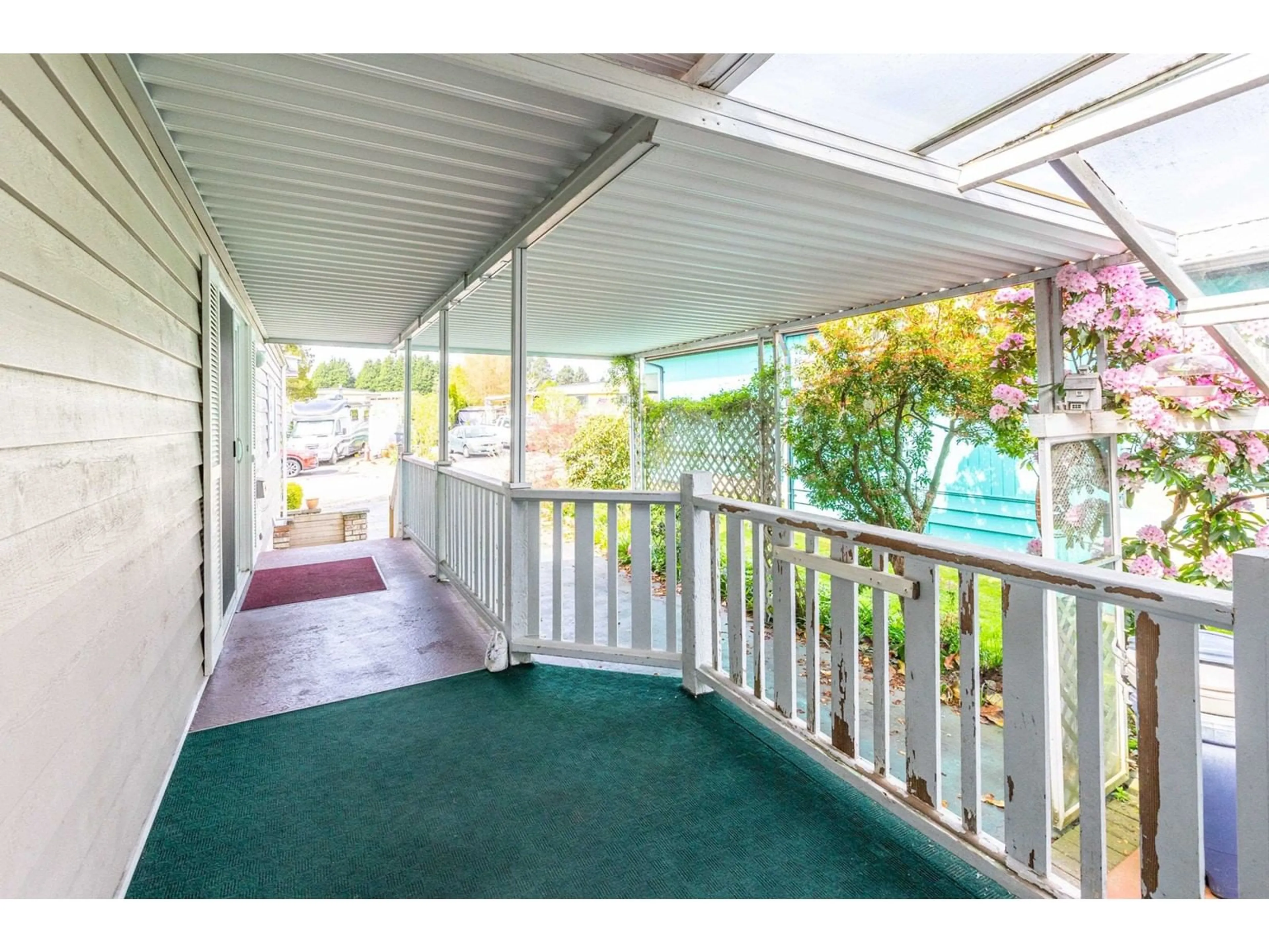 Patio, water/lake/river/ocean view for 2102 CUMBRIA, Surrey British Columbia V4A5K3