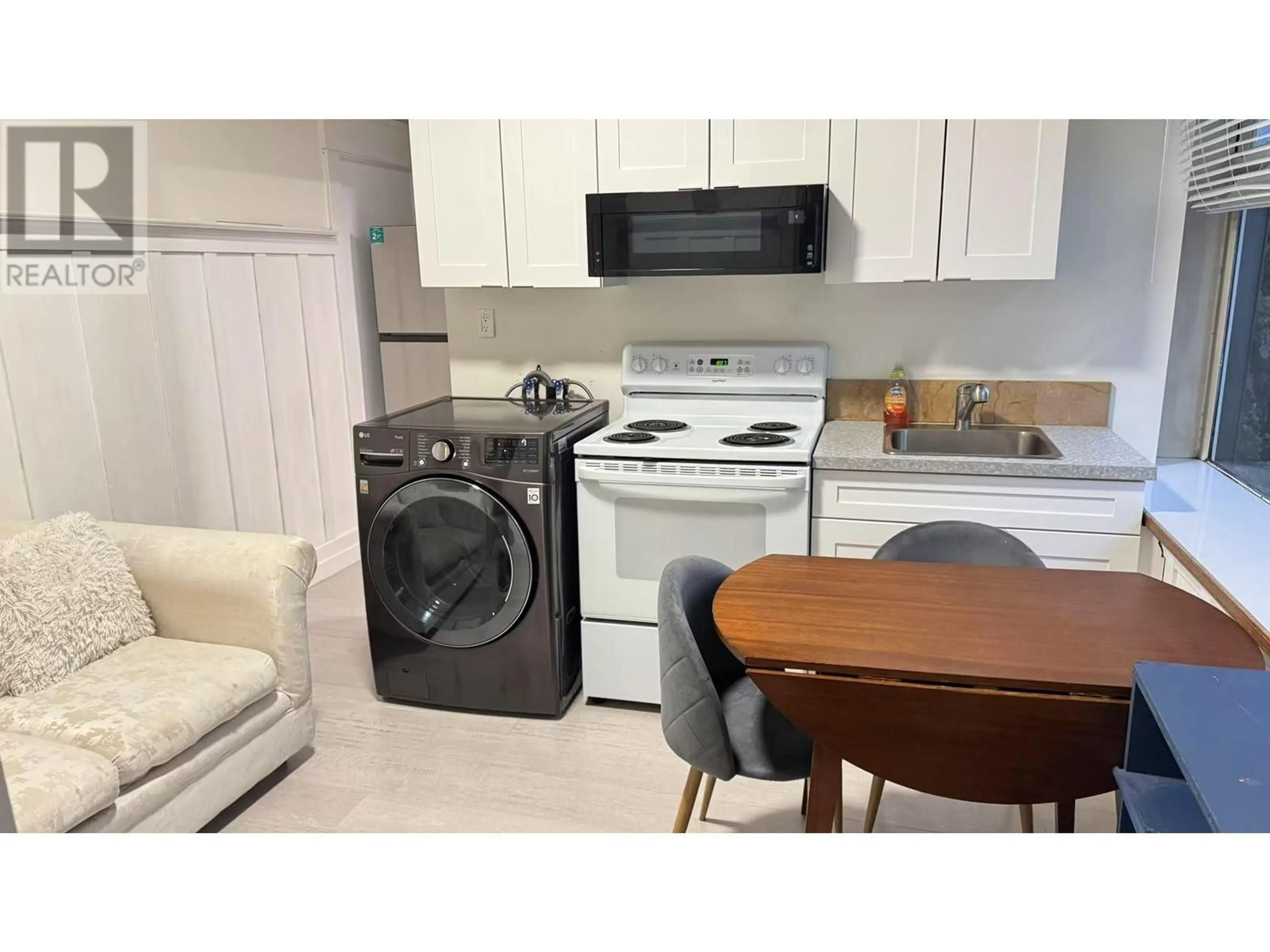 Standard kitchen, unknown for 2908 W 8TH AVENUE, Vancouver British Columbia V6K2B9