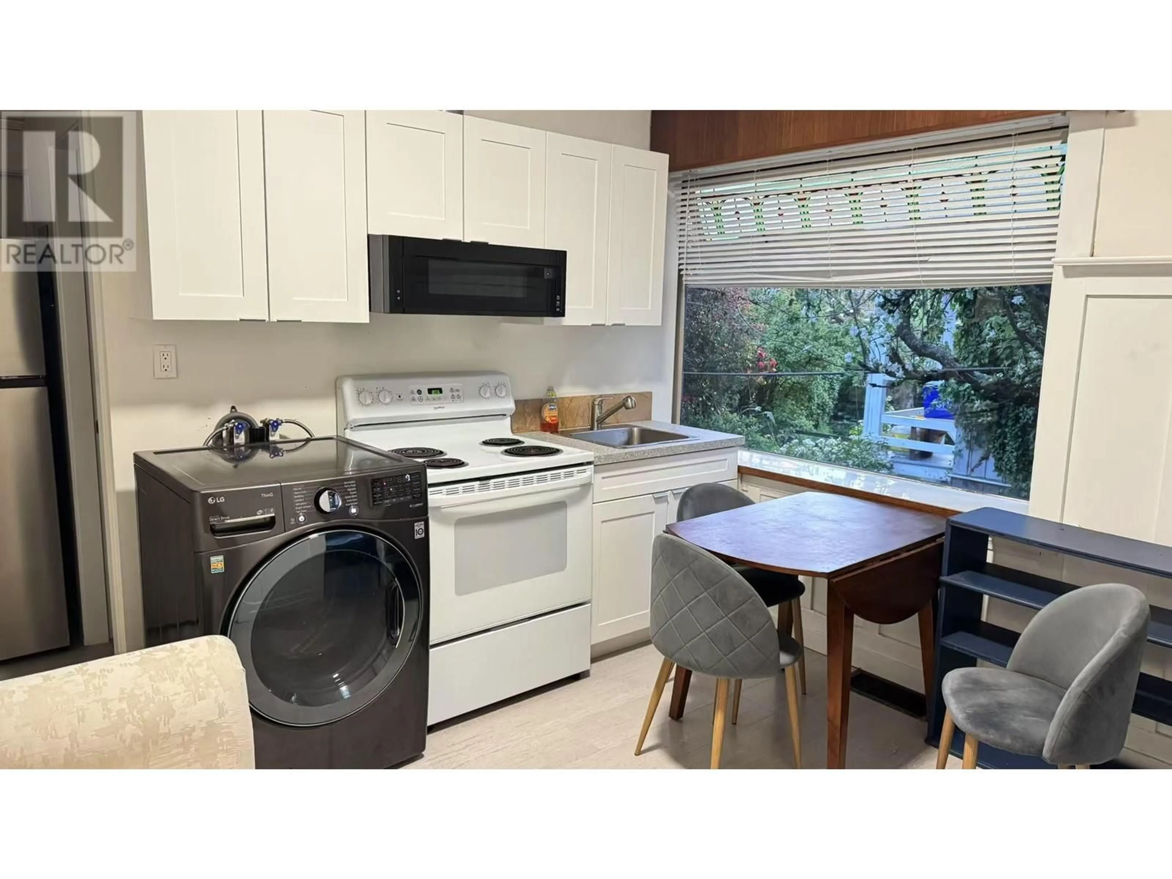Standard kitchen, wood/laminate floor for 2908 W 8TH AVENUE, Vancouver British Columbia V6K2B9