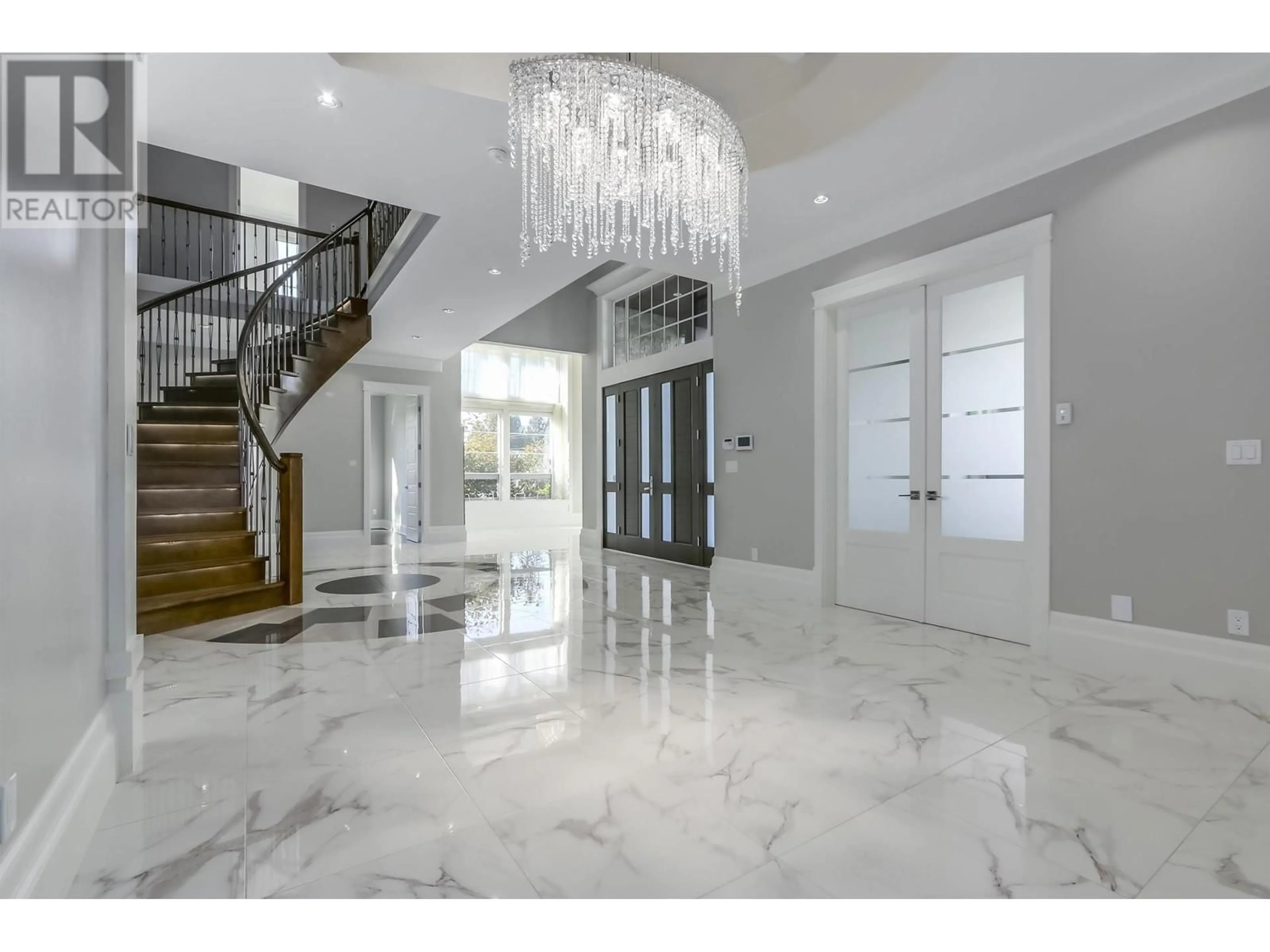 Indoor foyer for 8288 LUCERNE ROAD, Richmond British Columbia V6Y2H3