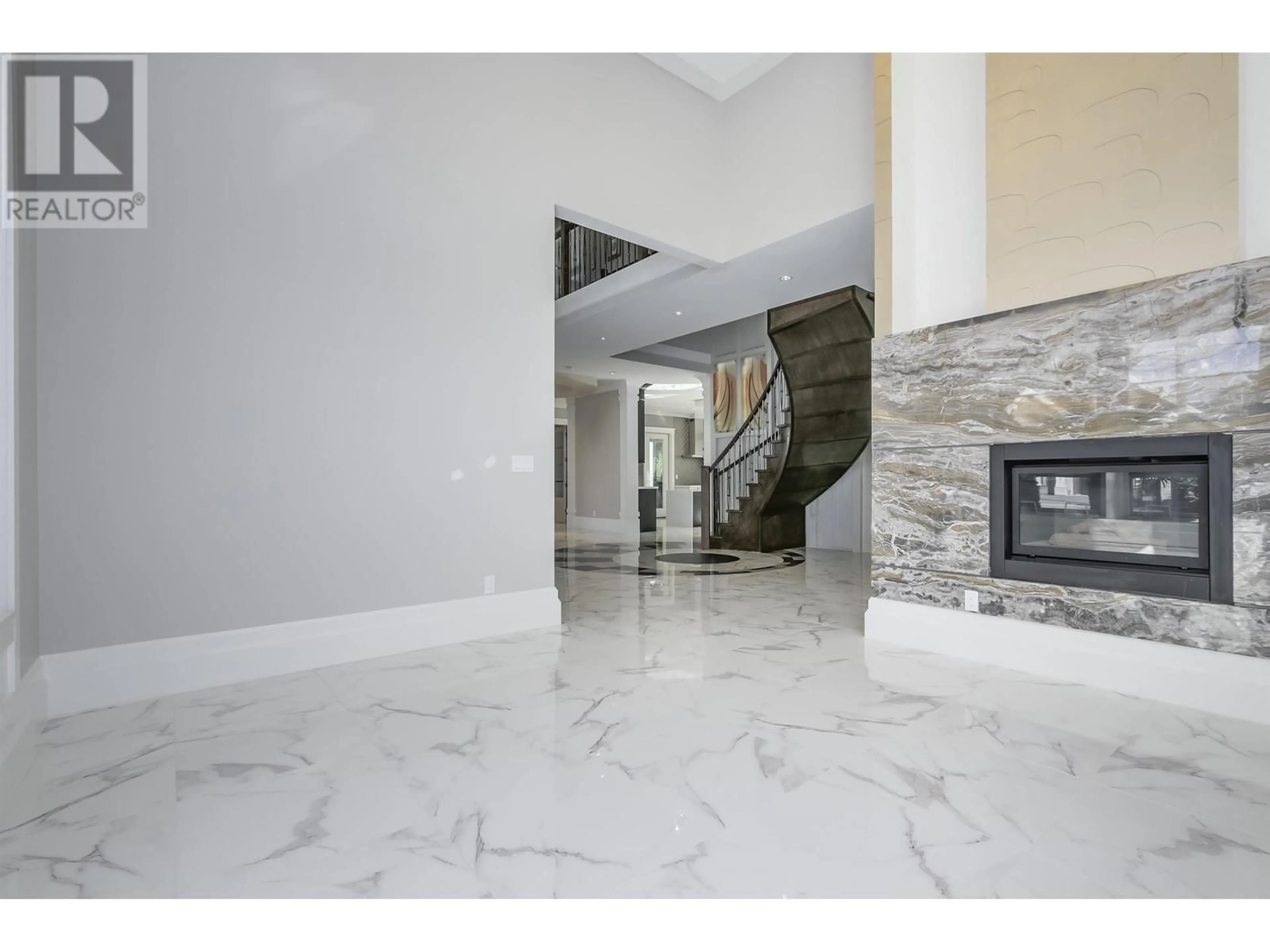Indoor foyer for 8288 LUCERNE ROAD, Richmond British Columbia V6Y2H3