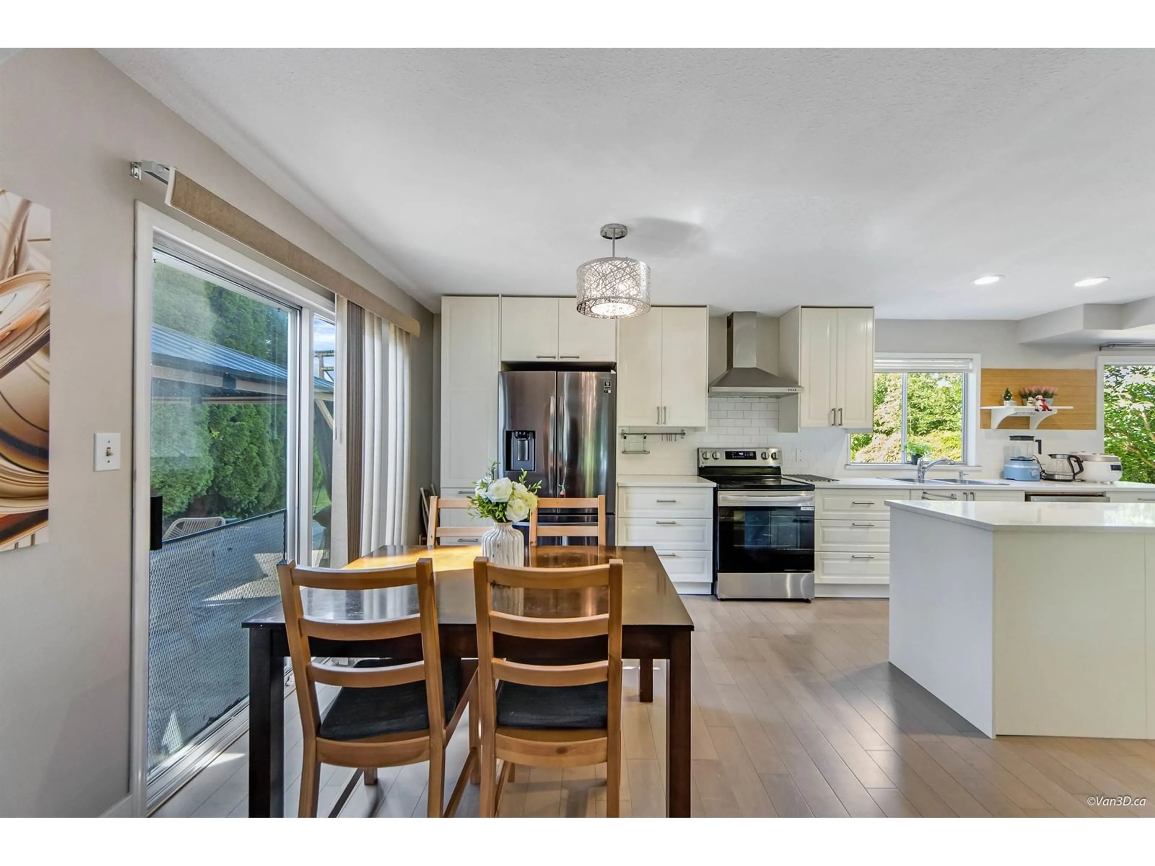 Open concept kitchen, wood/laminate floor for 9503 205A, Langley British Columbia V1M1Y9