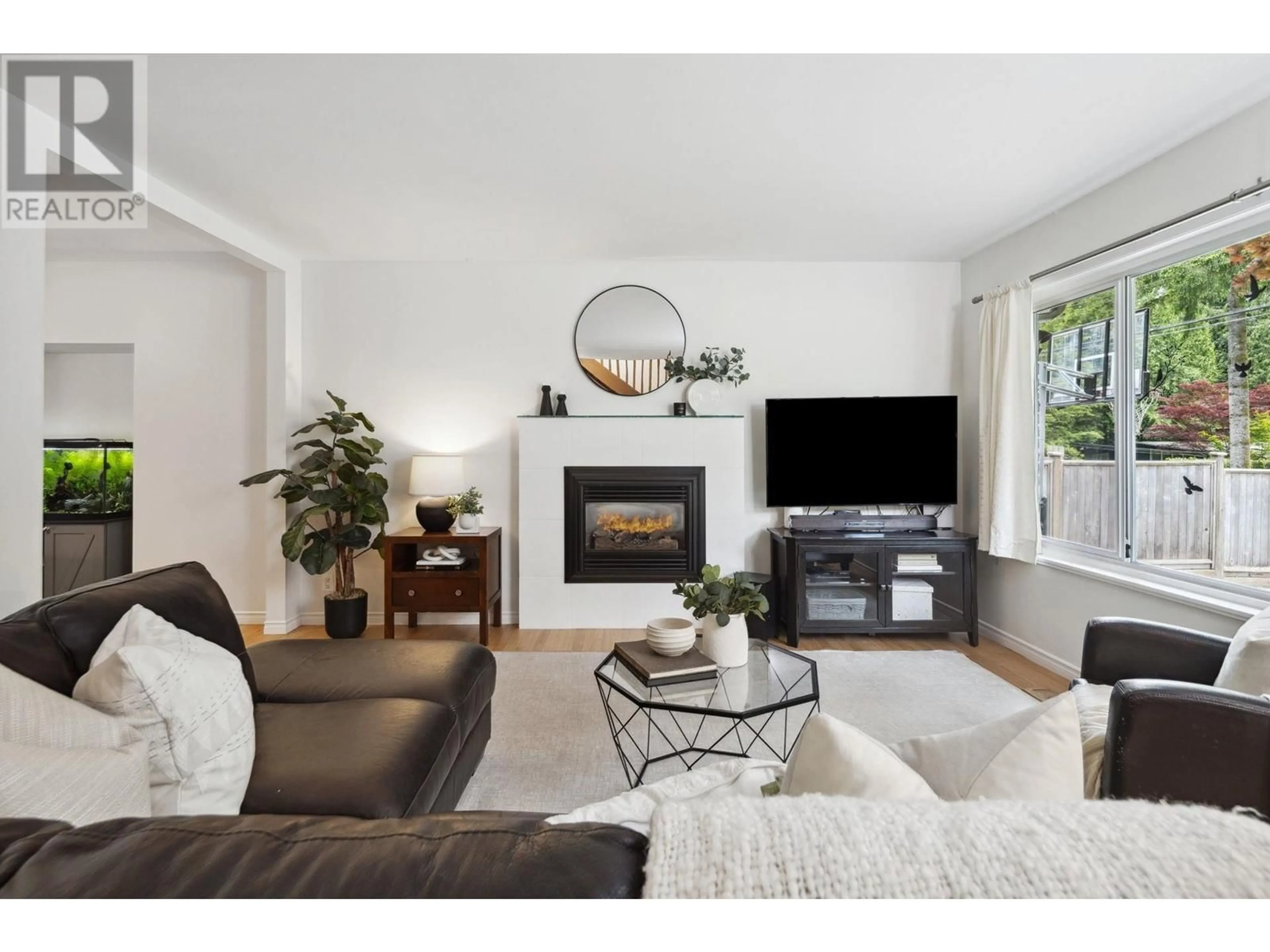 Living room with furniture, unknown for 2230 CHAPMAN WAY, North Vancouver British Columbia V7H1W1