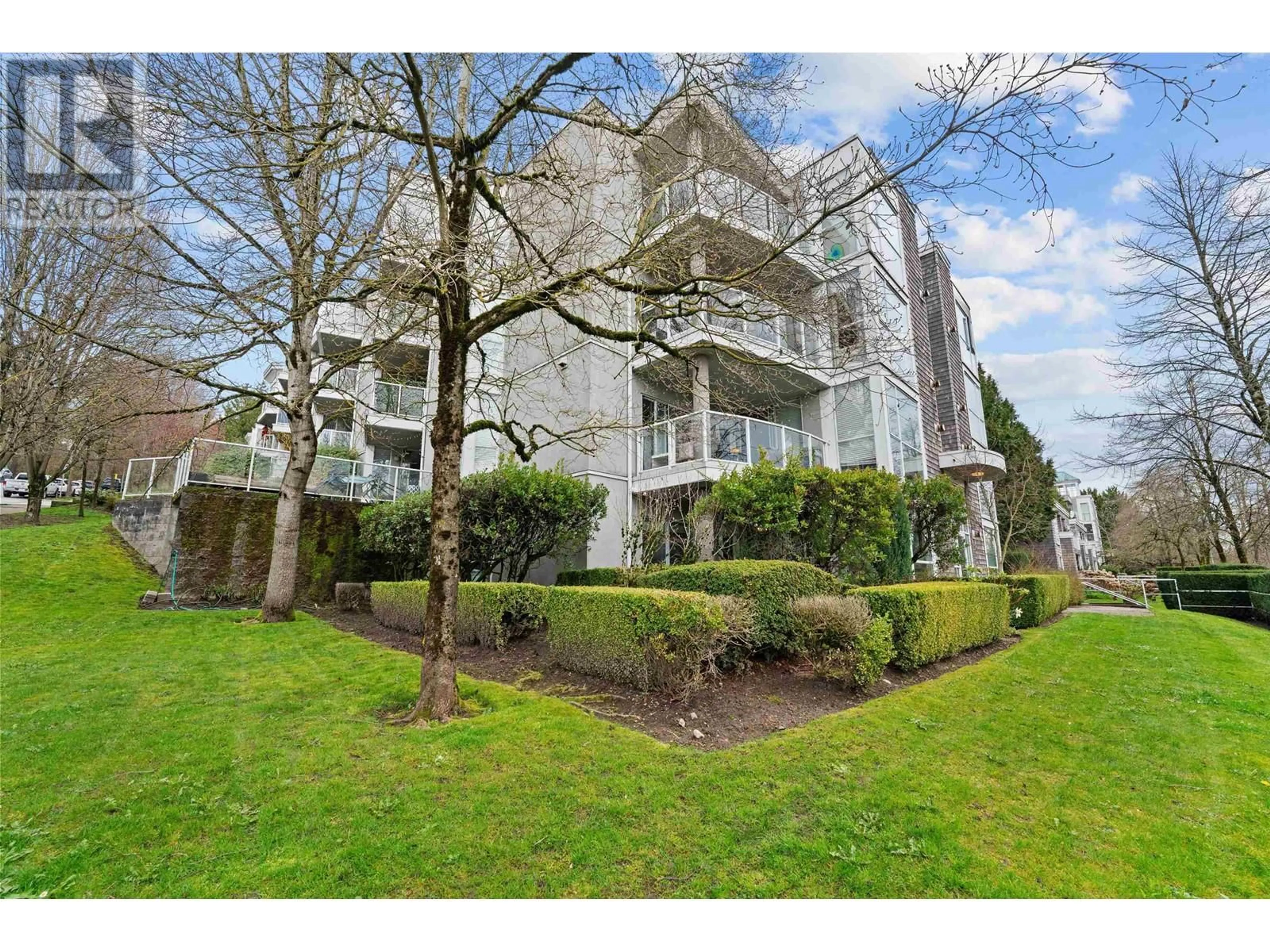 A pic from outside/outdoor area/front of a property/back of a property/a pic from drone, street for 5 - 8460 JELLICOE STREET, Vancouver British Columbia V5S4S8