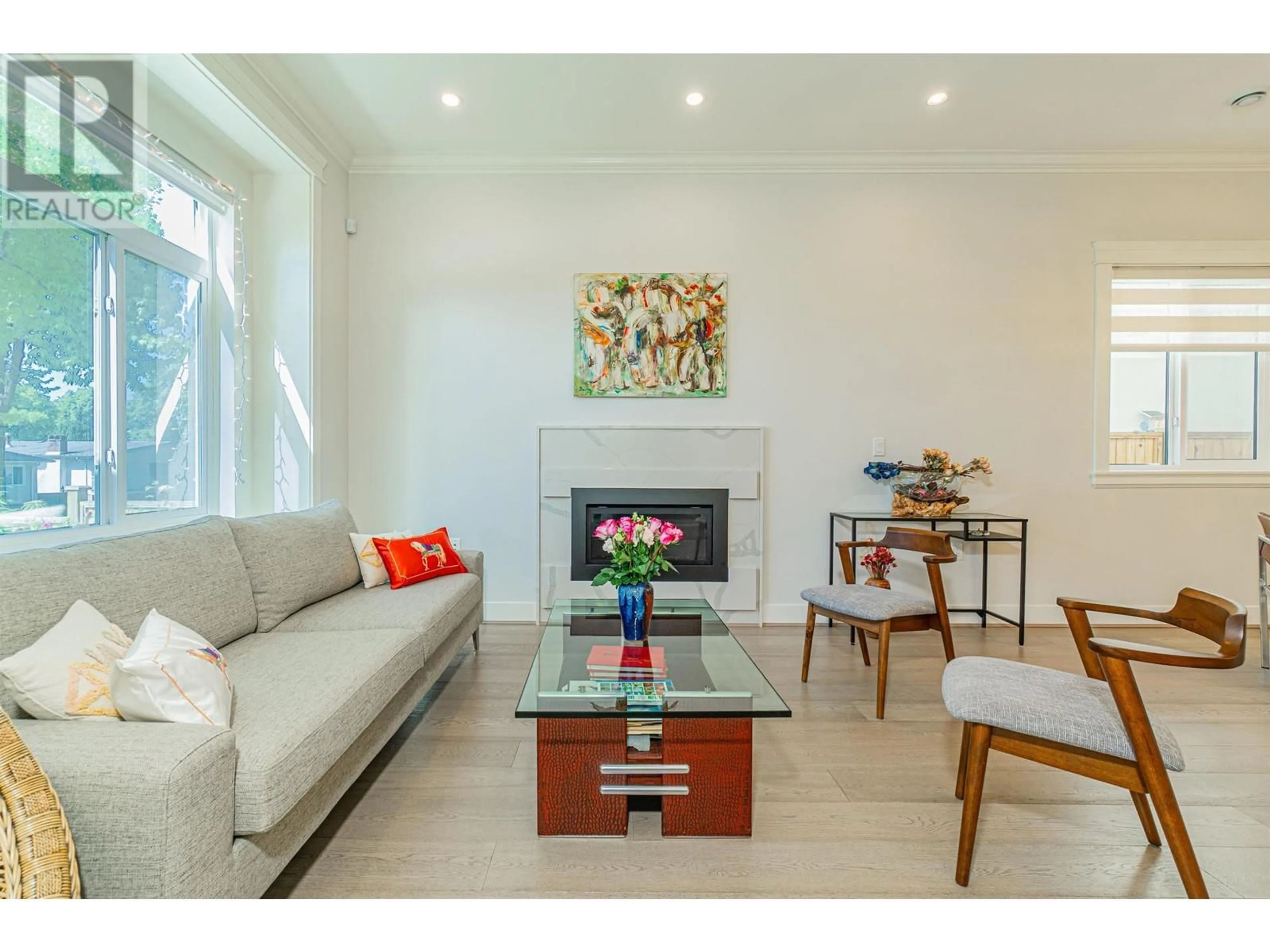 Living room with furniture, unknown for 4289 PARKER STREET, Burnaby British Columbia V5C3C4