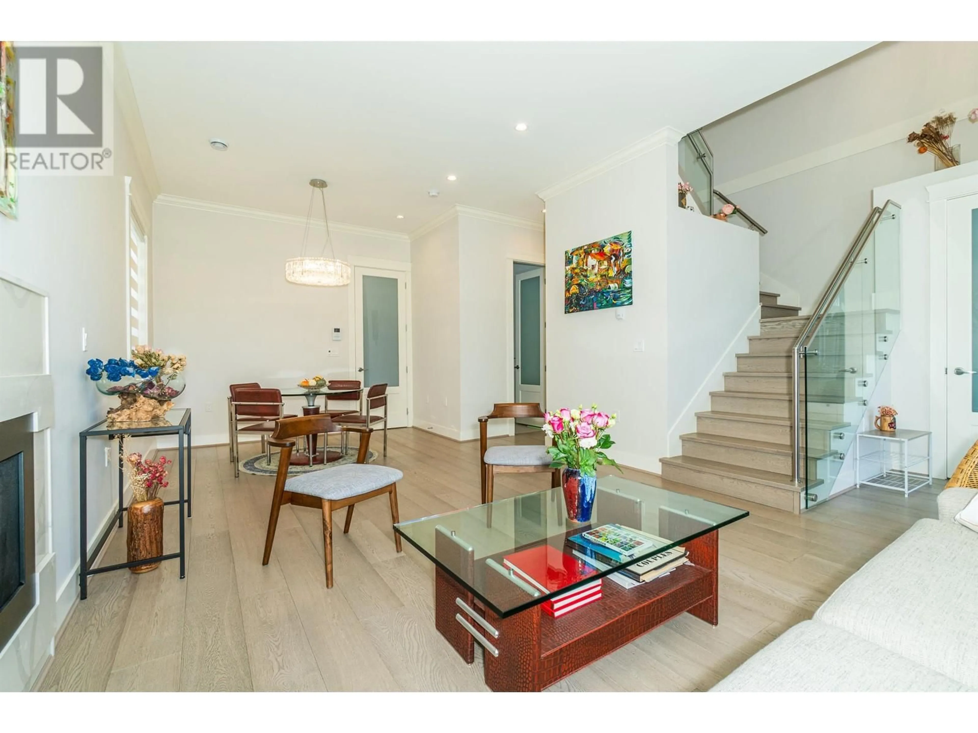 Indoor foyer for 4289 PARKER STREET, Burnaby British Columbia V5C3C4