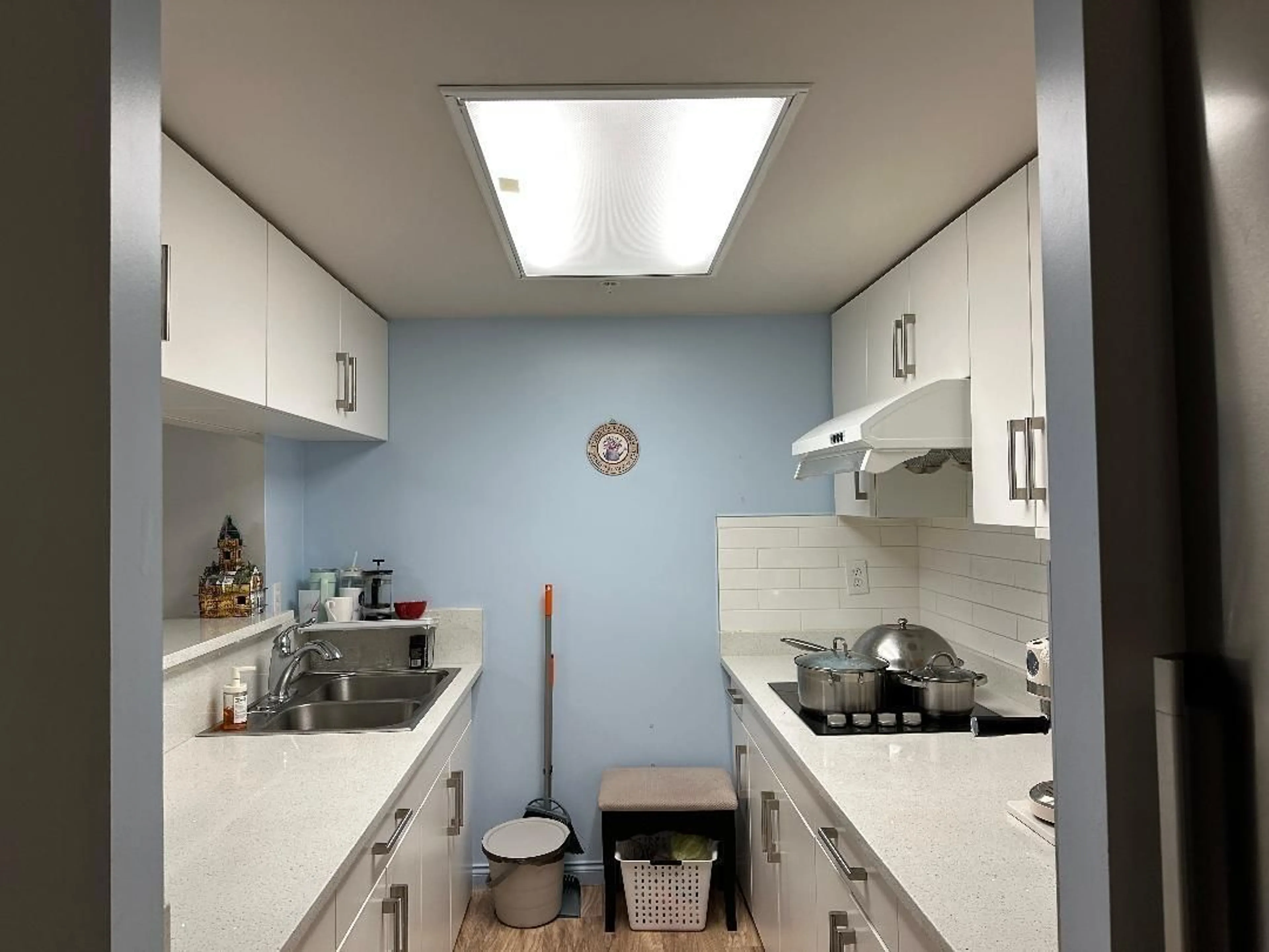 Standard kitchen, unknown for 1301 - 10523 UNIVERSITY, Surrey British Columbia V3T5T8