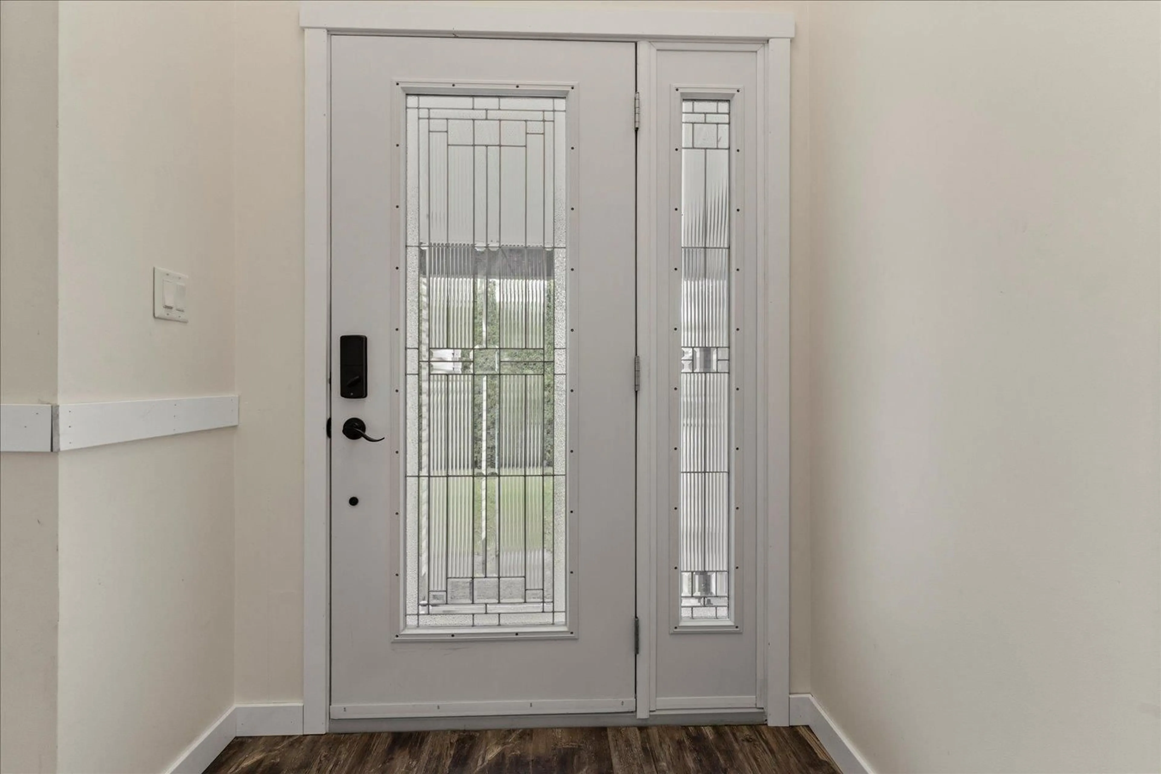 Indoor entryway for 598 THACKER AVENUE, Hope British Columbia V0X1L0
