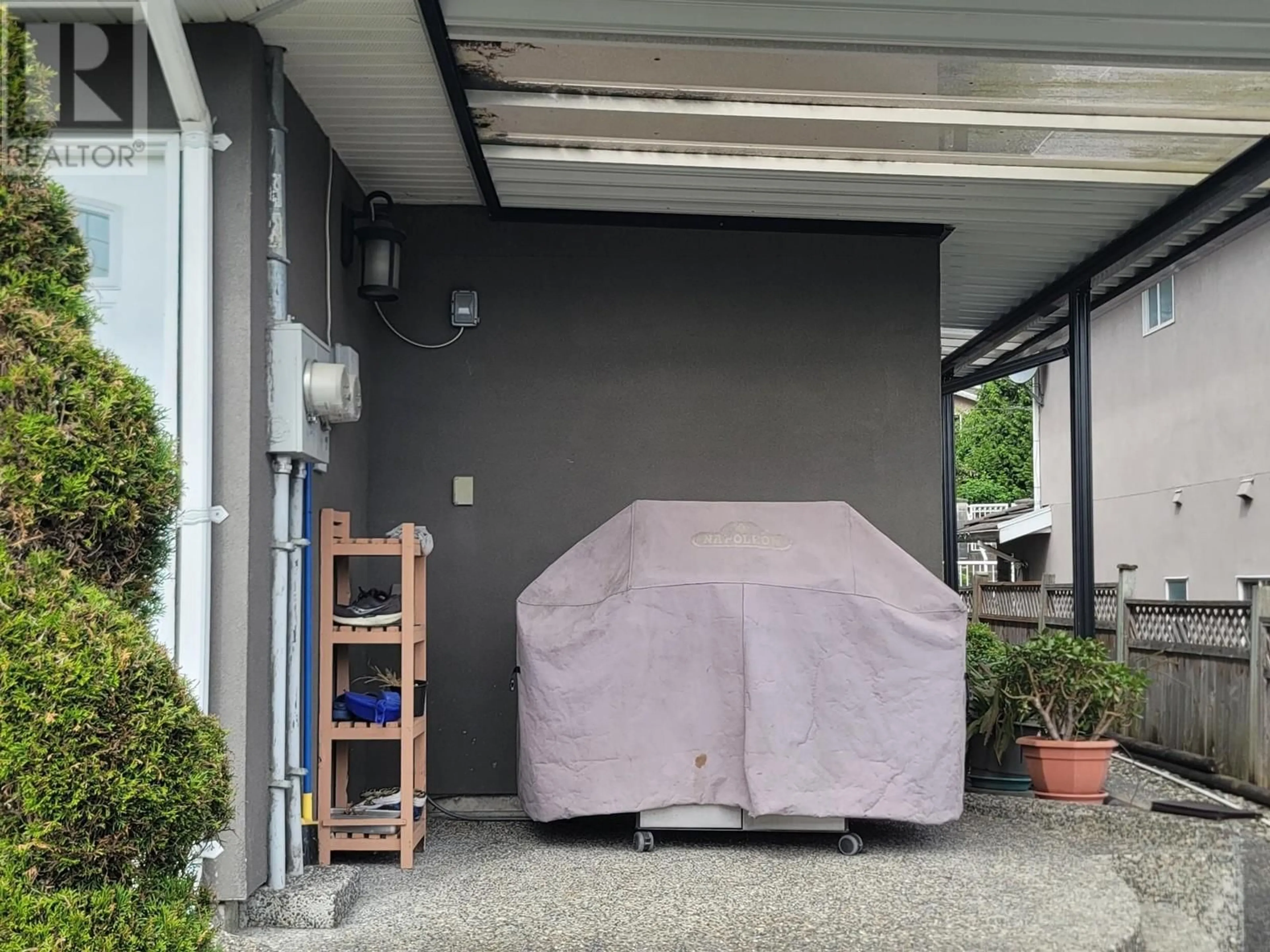 Indoor garage for 3330 DOUGLAS ROAD, Burnaby British Columbia V5G3N9