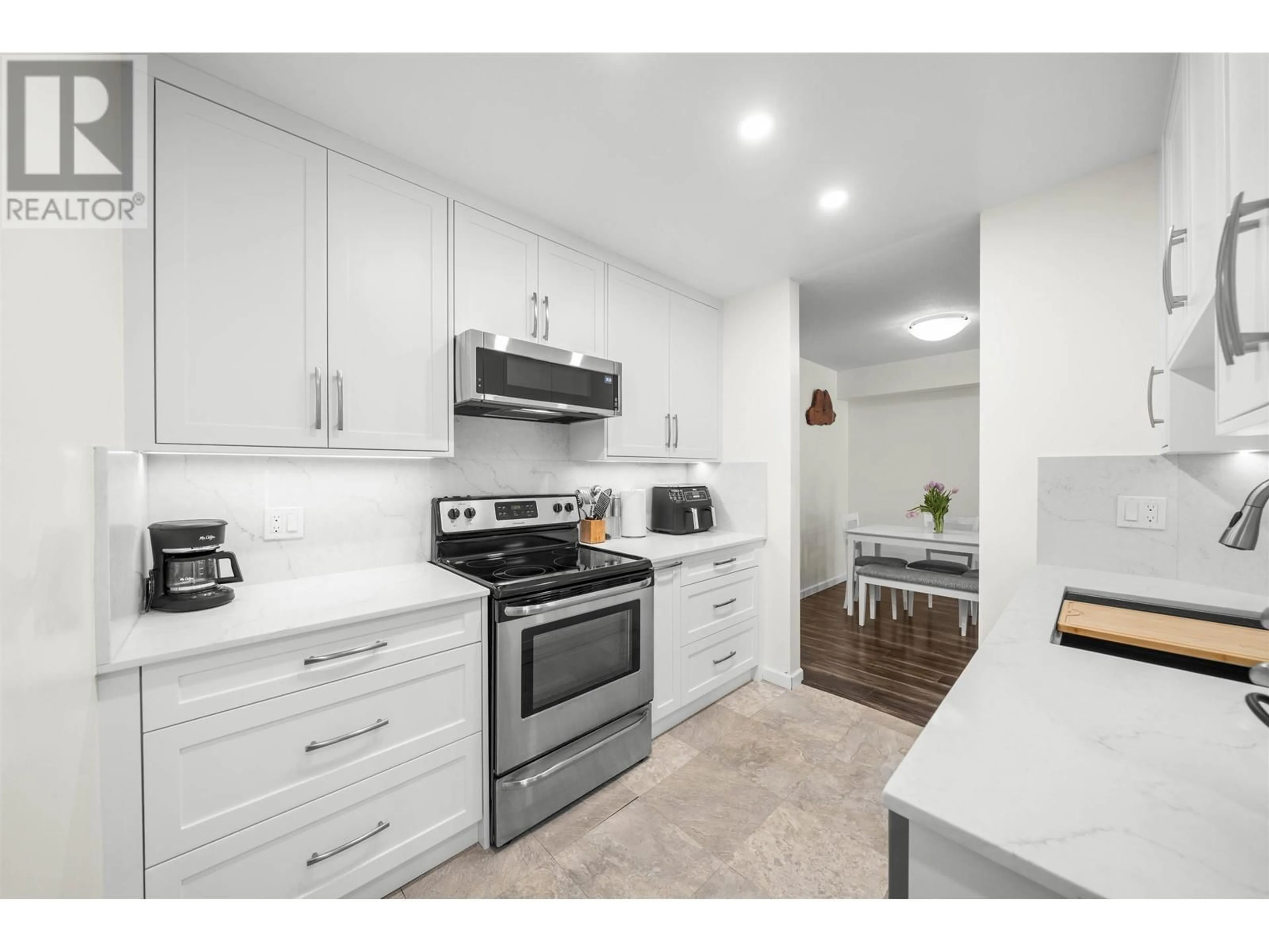 Standard kitchen, unknown for 6 - 7901 13TH AVENUE, Burnaby British Columbia V3N2E8