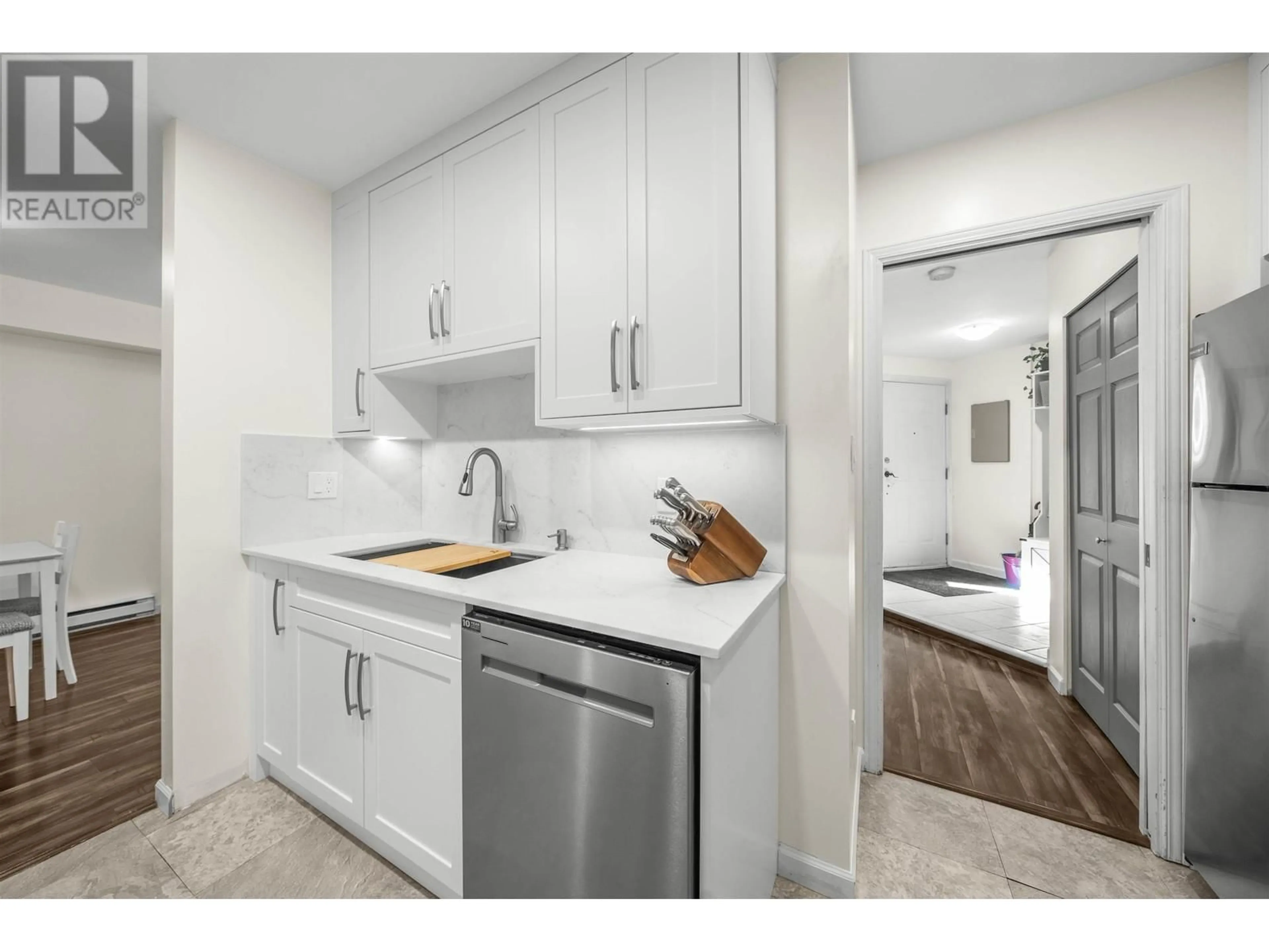 Standard kitchen, ceramic/tile floor for 6 - 7901 13TH AVENUE, Burnaby British Columbia V3N2E8