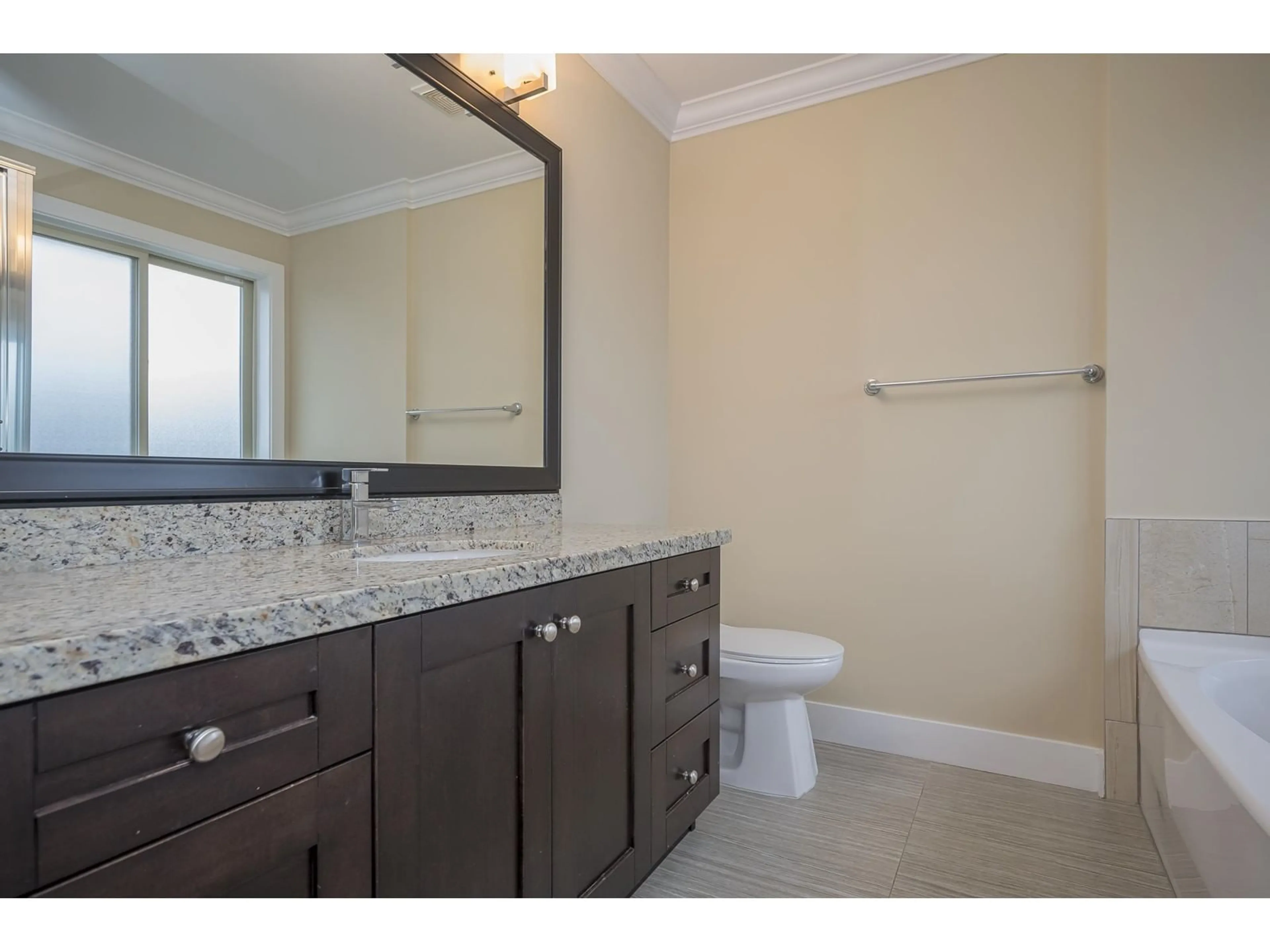 Standard bathroom, ceramic/tile floor for 19593 72, Surrey British Columbia V4N3E8