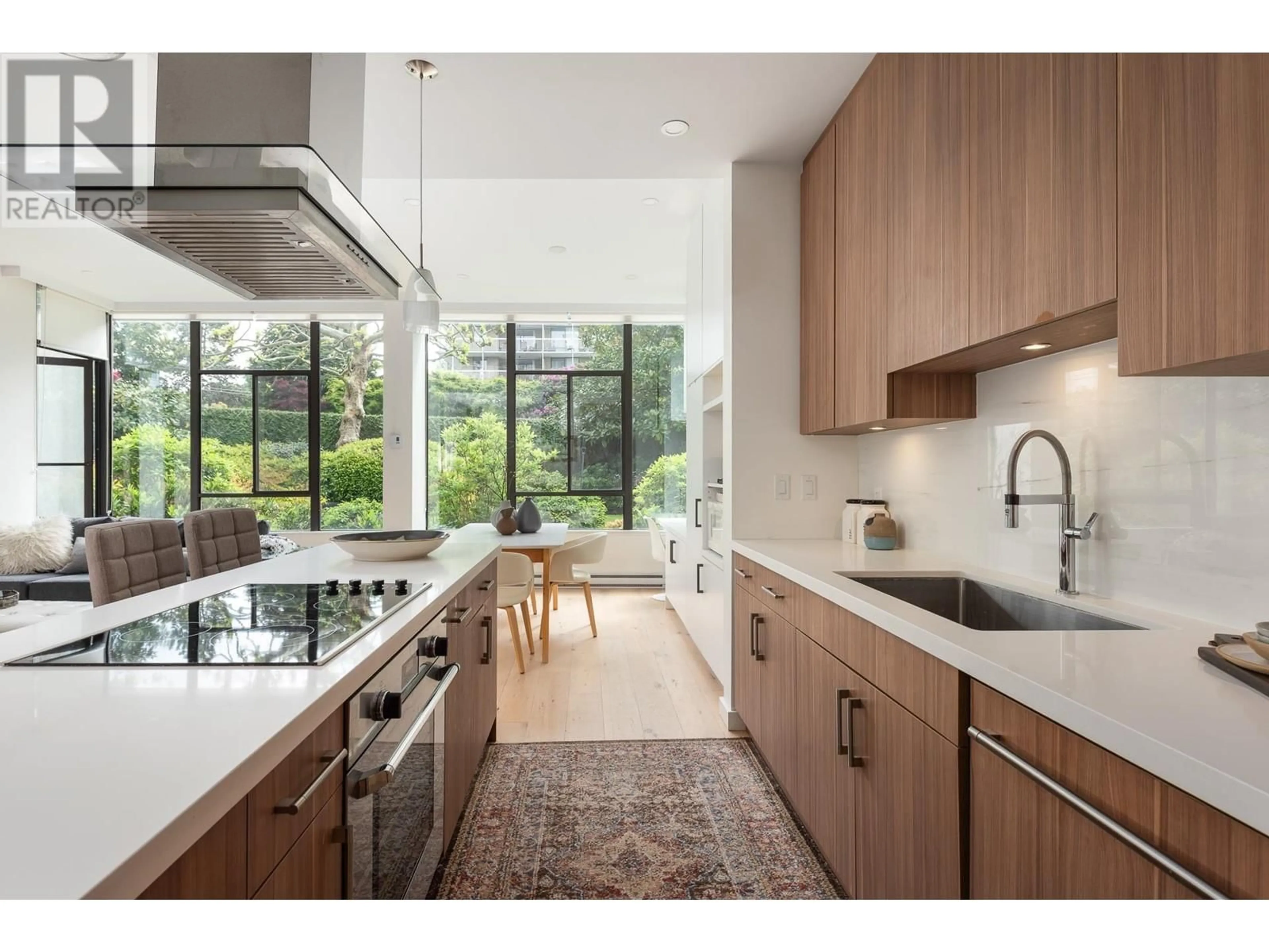 Contemporary kitchen, ceramic/tile floor for 115 - 1420 DUCHESS AVENUE, West Vancouver British Columbia V7T1H8