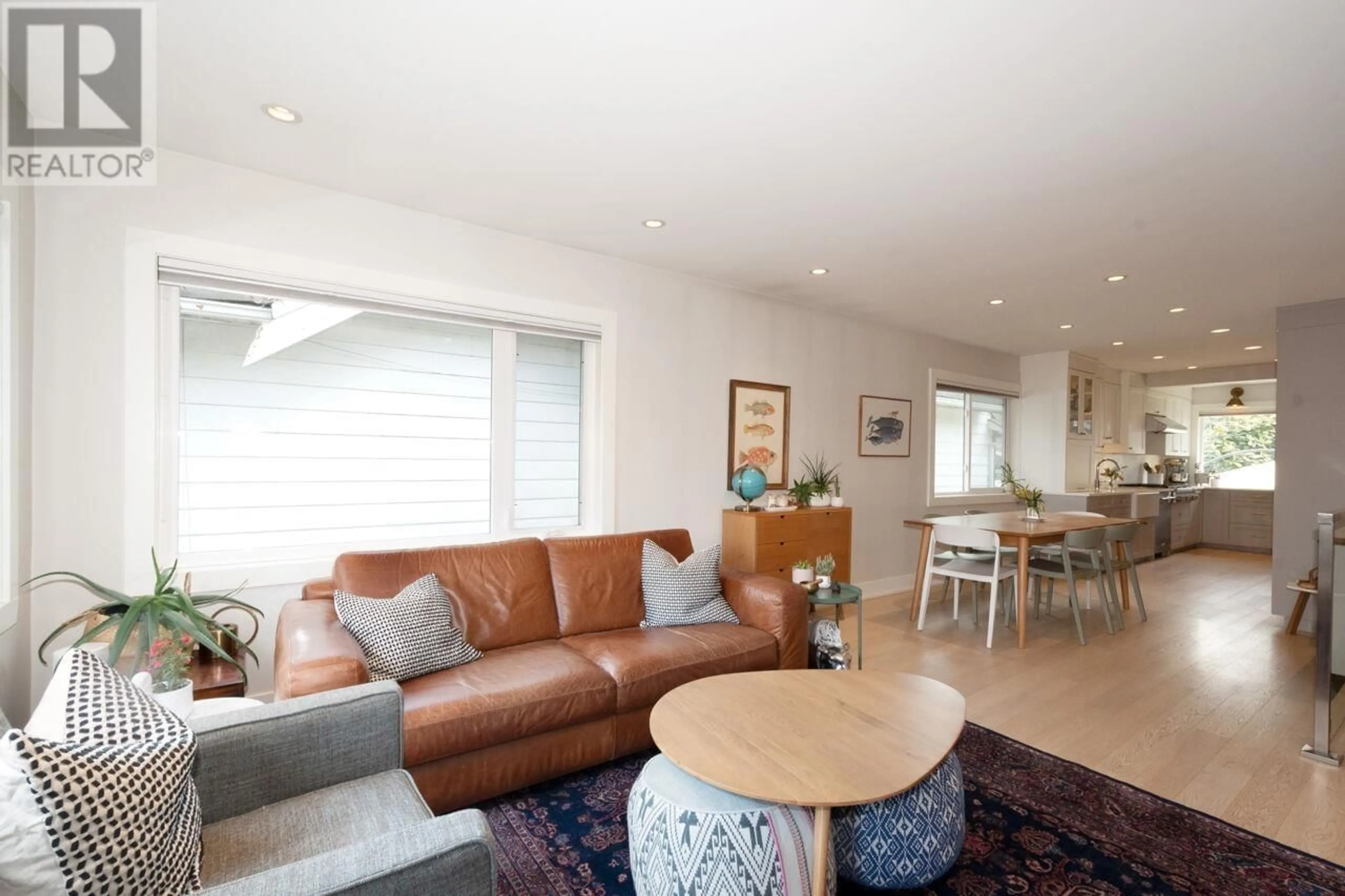 Living room with furniture, wood/laminate floor for 2934 TRINITY STREET, Vancouver British Columbia V5K1G2