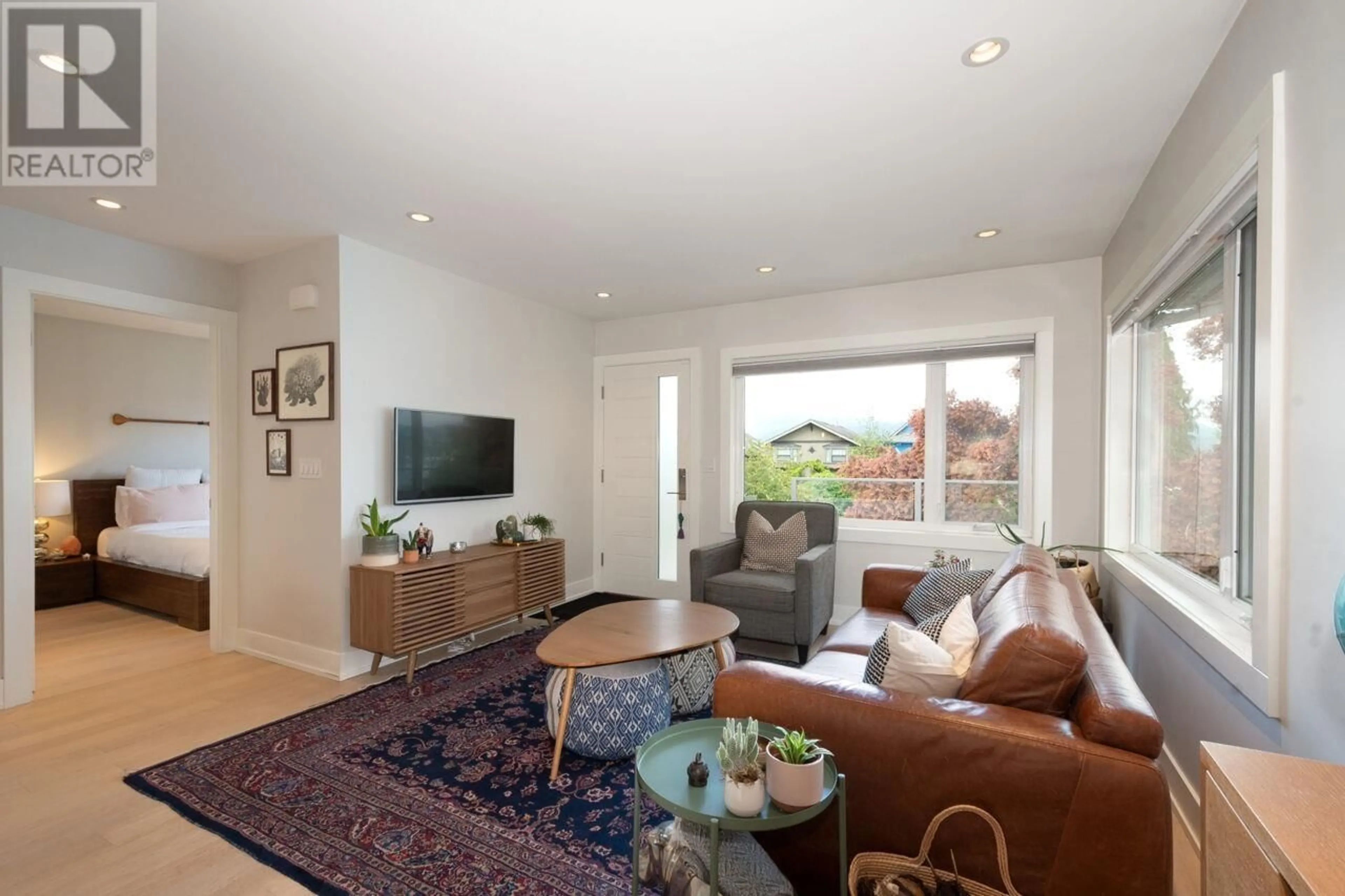 Living room with furniture, wood/laminate floor for 2934 TRINITY STREET, Vancouver British Columbia V5K1G2