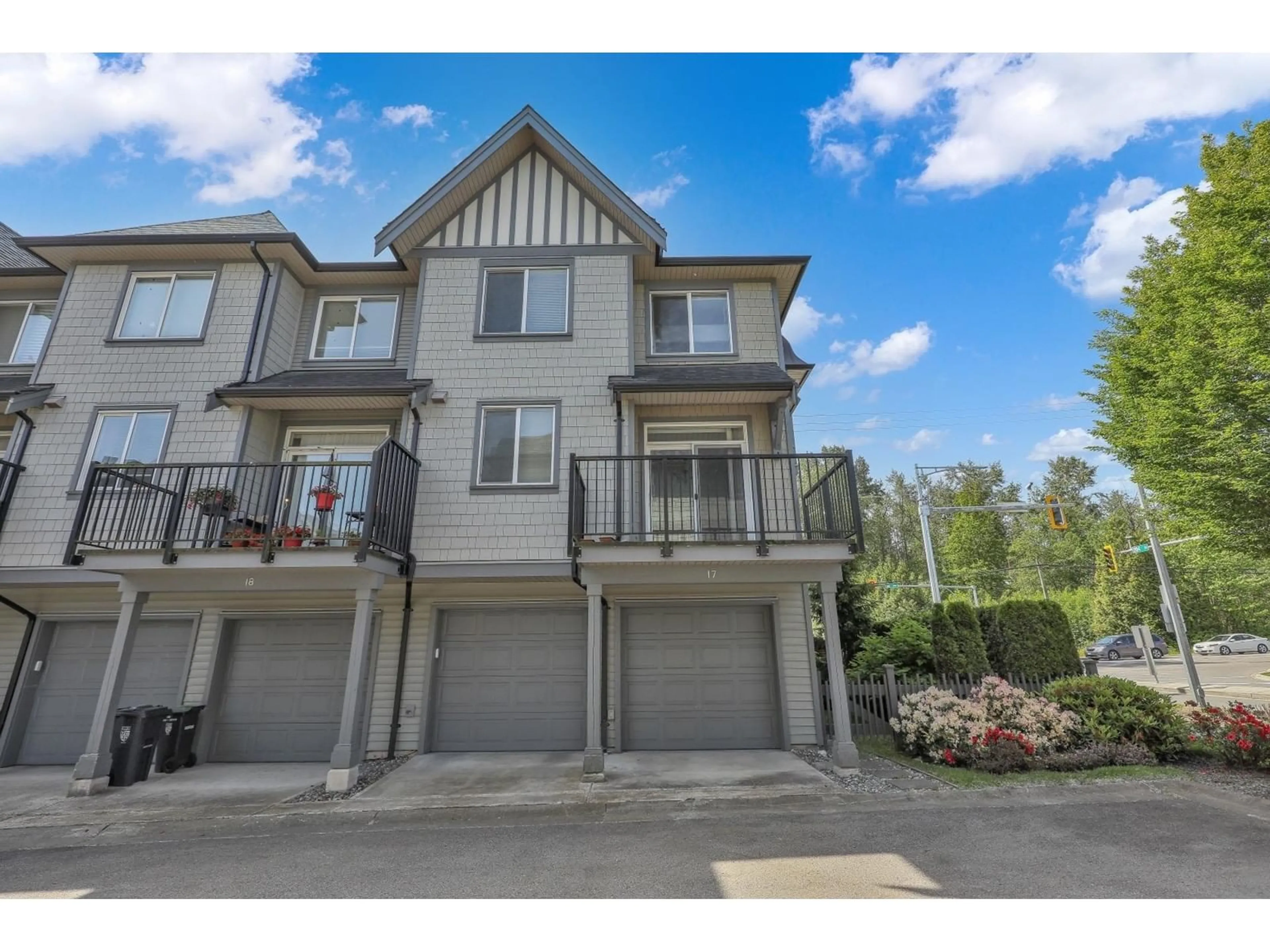 A pic from outside/outdoor area/front of a property/back of a property/a pic from drone, unknown for 17 - 8050 204, Langley British Columbia V2Y0X1