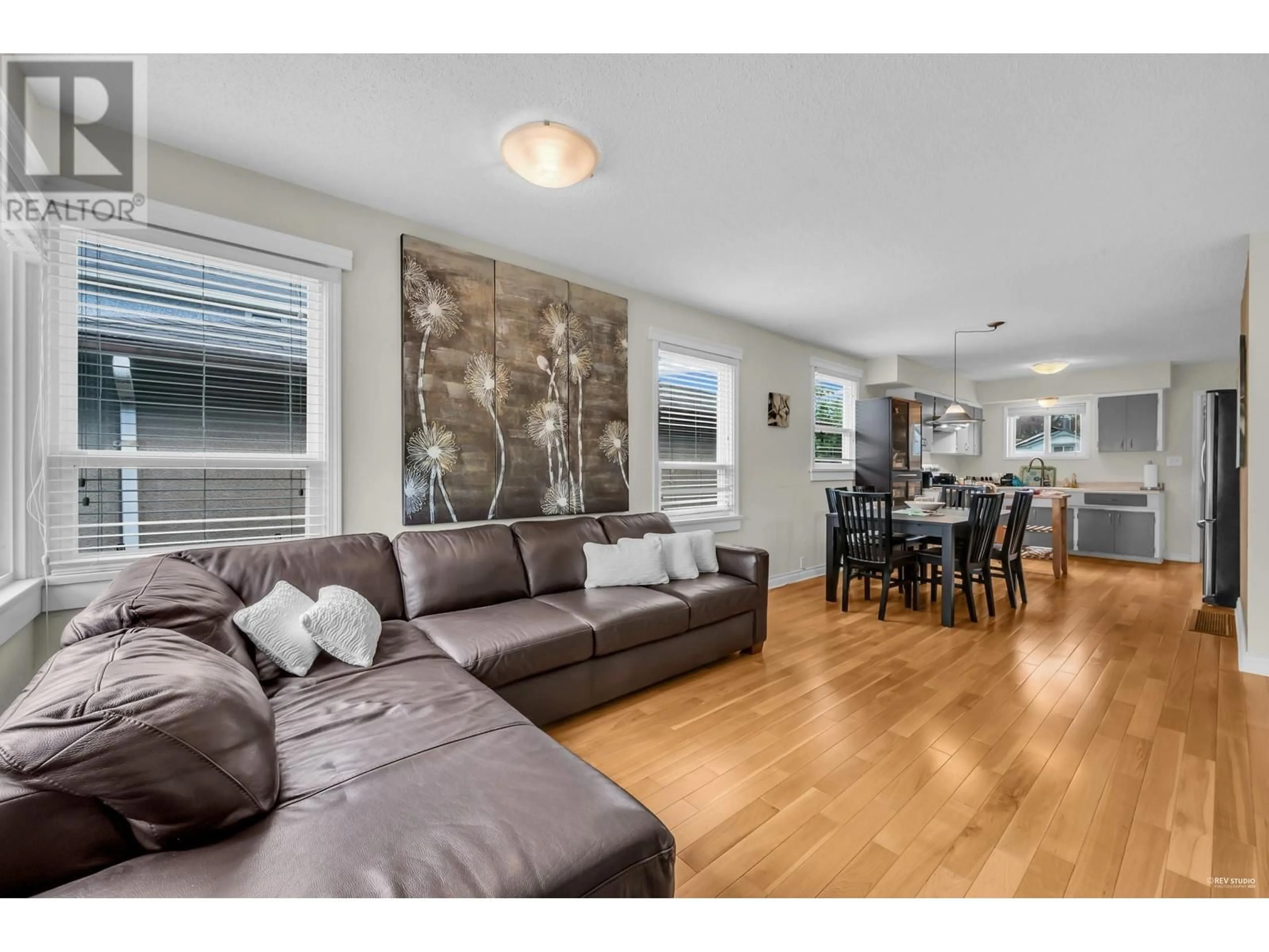 Living room with furniture, wood/laminate floor for 3278 PARKER STREET, Vancouver British Columbia V5K2V8