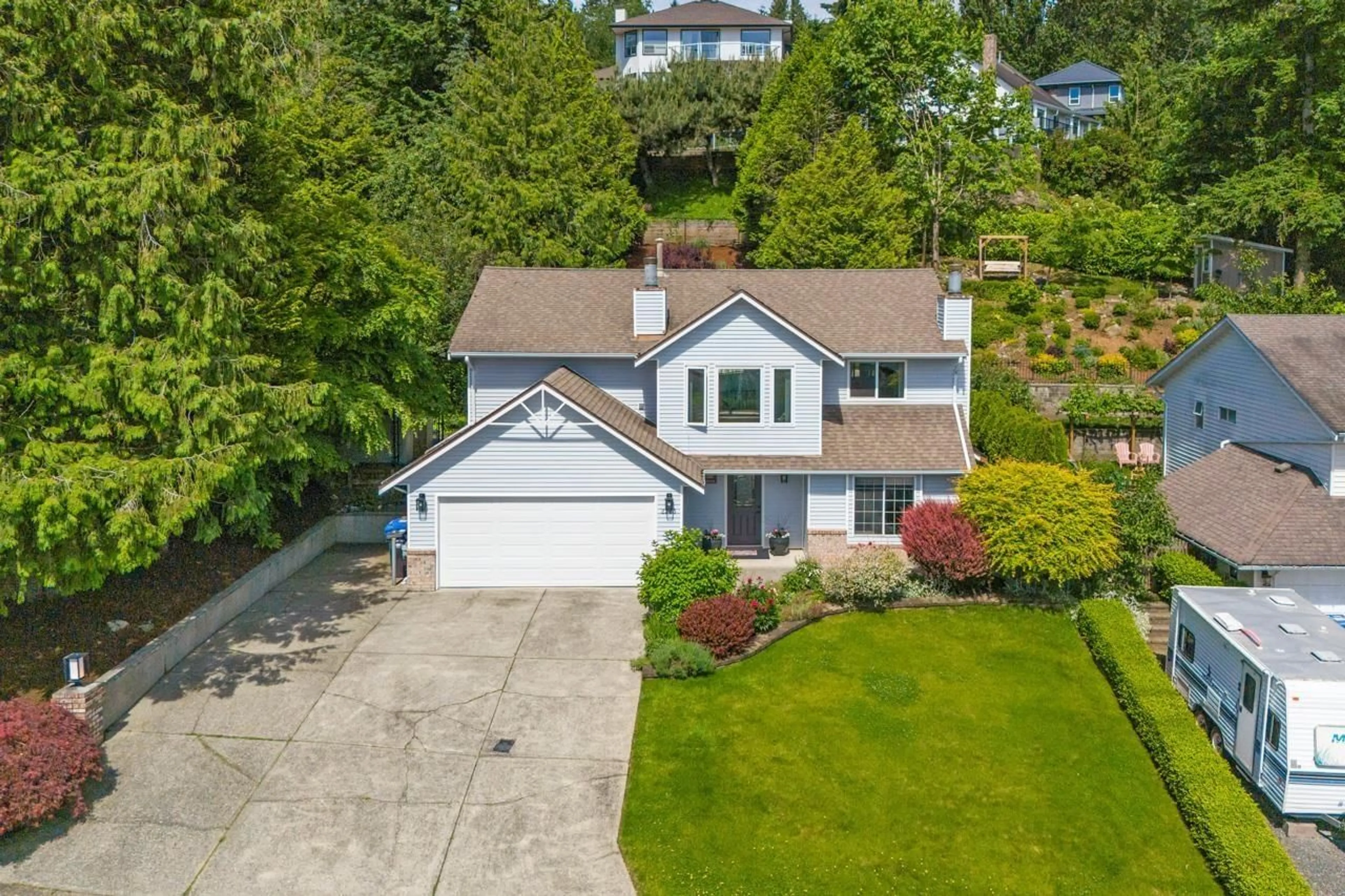A pic from outside/outdoor area/front of a property/back of a property/a pic from drone, water/lake/river/ocean view for 2223 MOUNTAIN, Abbotsford British Columbia V3G1E2