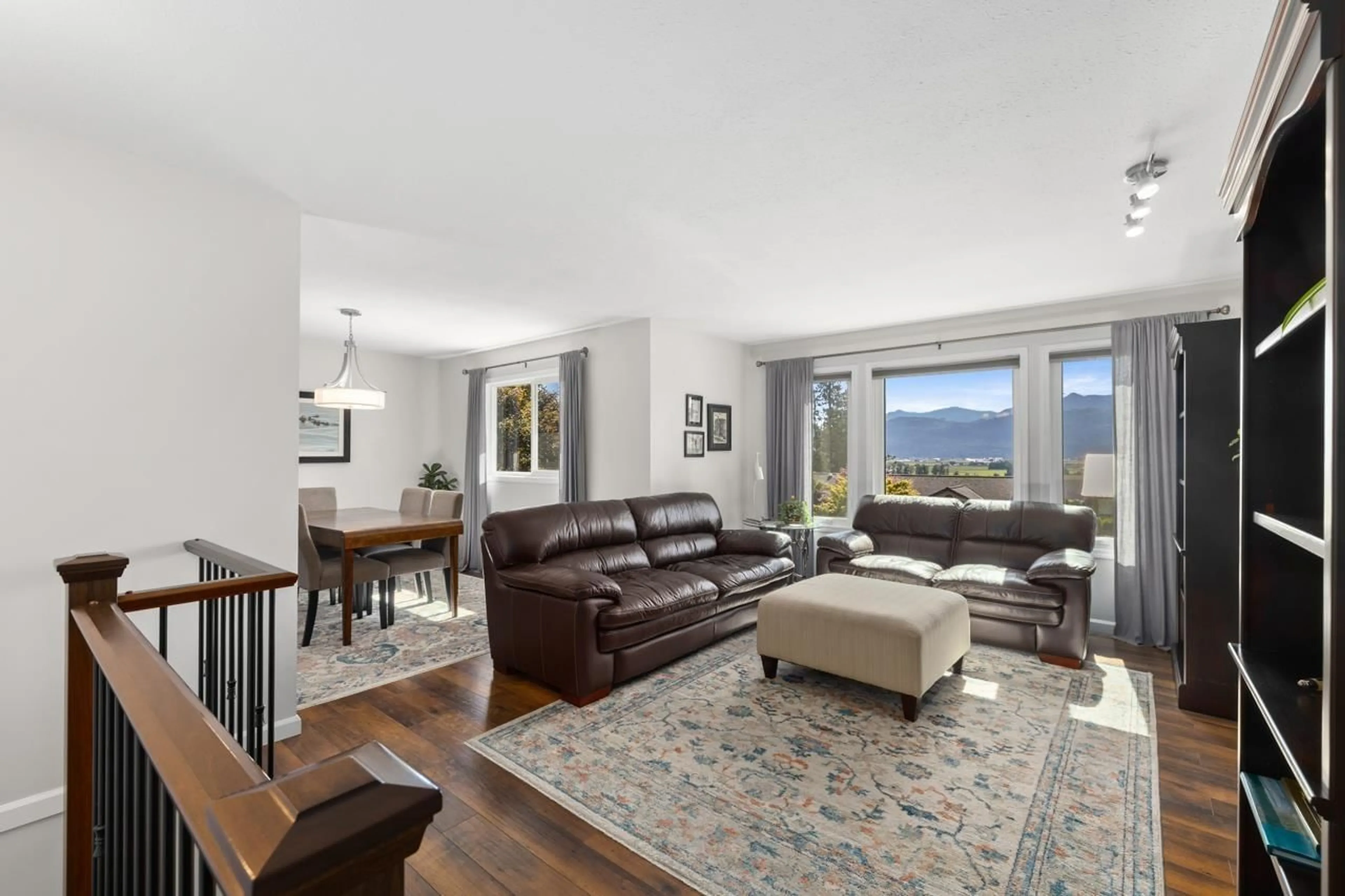 Living room with furniture, unknown for 2223 MOUNTAIN, Abbotsford British Columbia V3G1E2