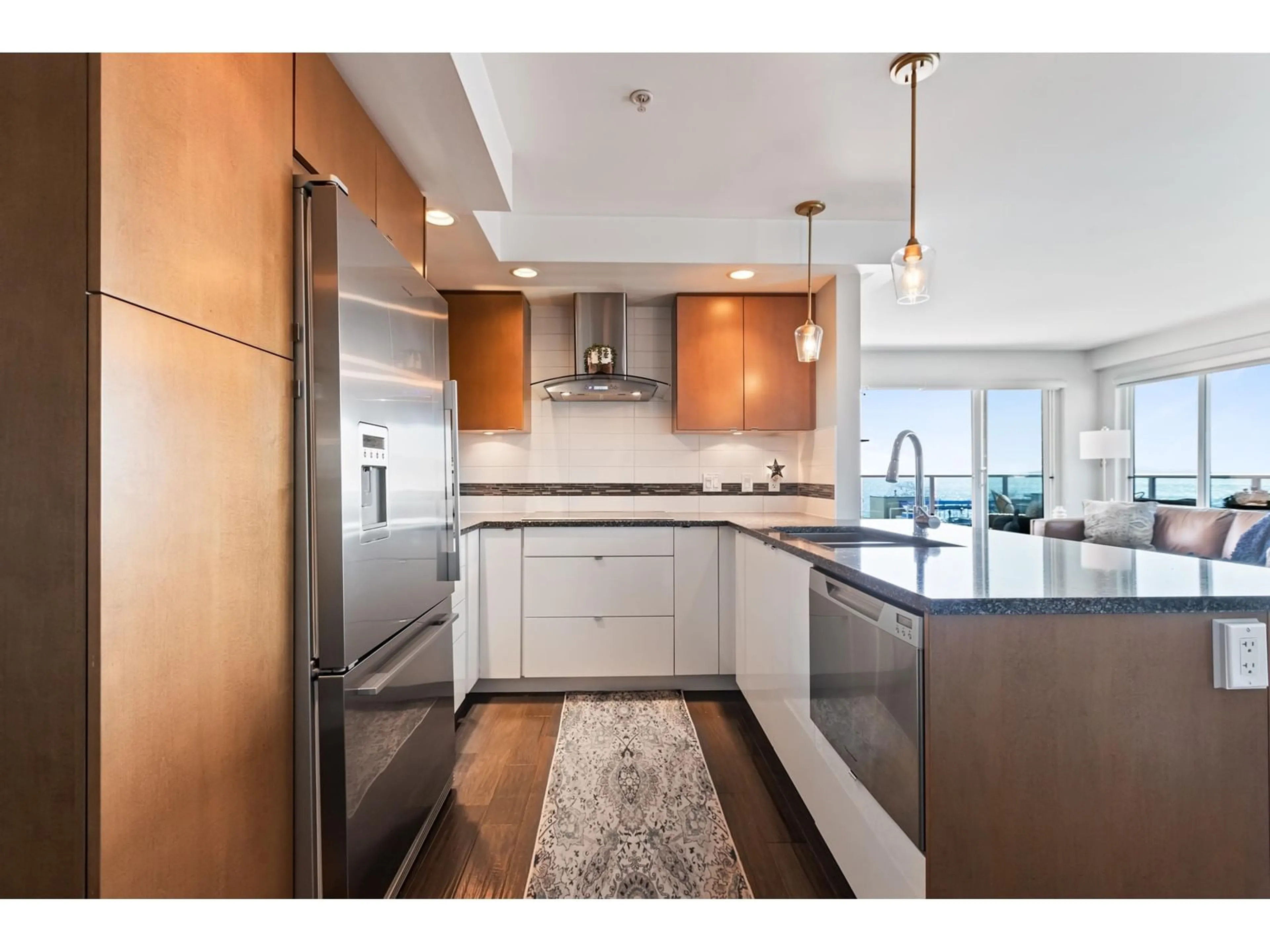 Contemporary kitchen, unknown for 502 - 14955 VICTORIA, White Rock British Columbia V4B1G2