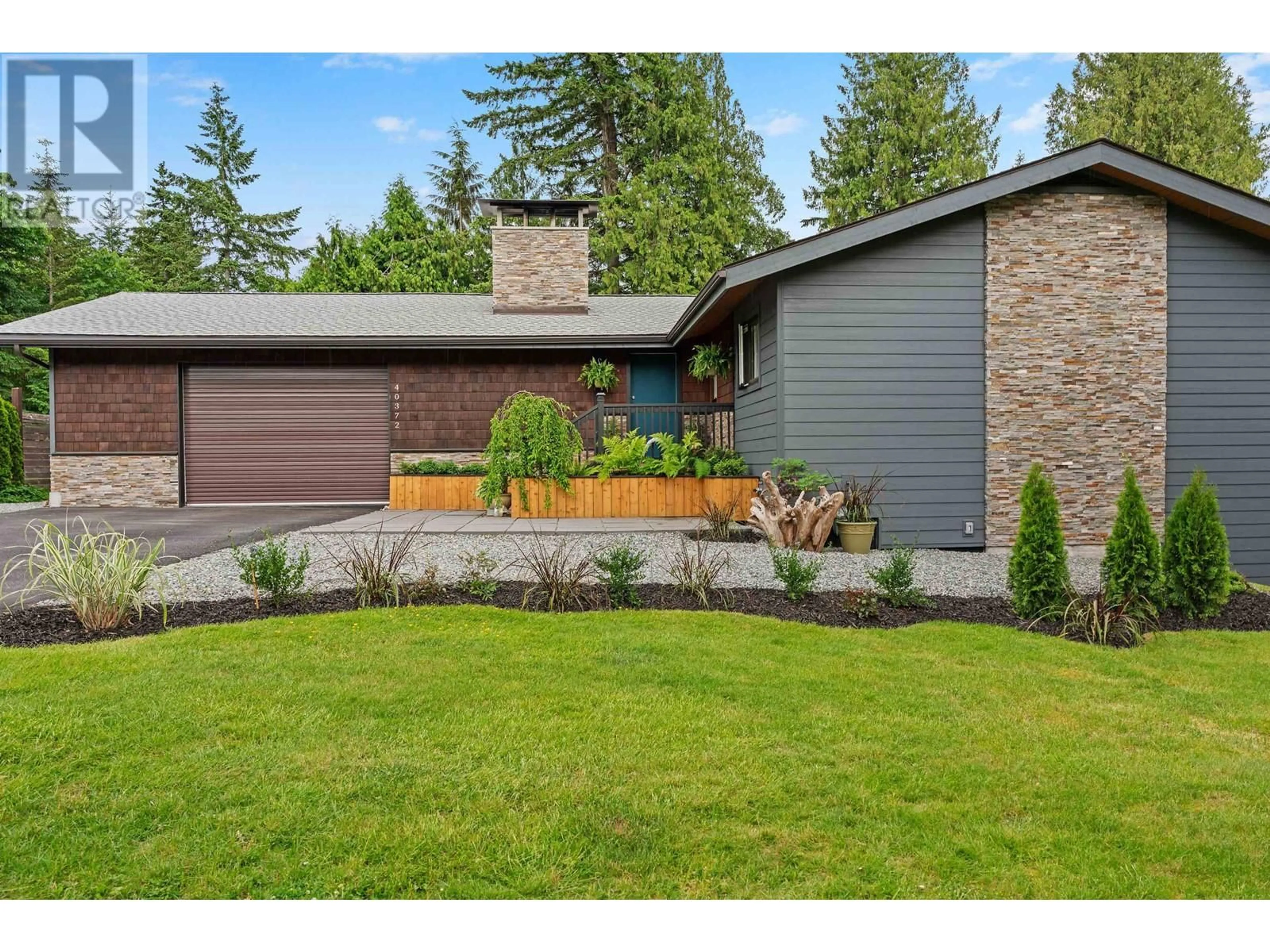 Home with brick exterior material, street for 40372 SKYLINE DRIVE, Squamish British Columbia V0N1T0