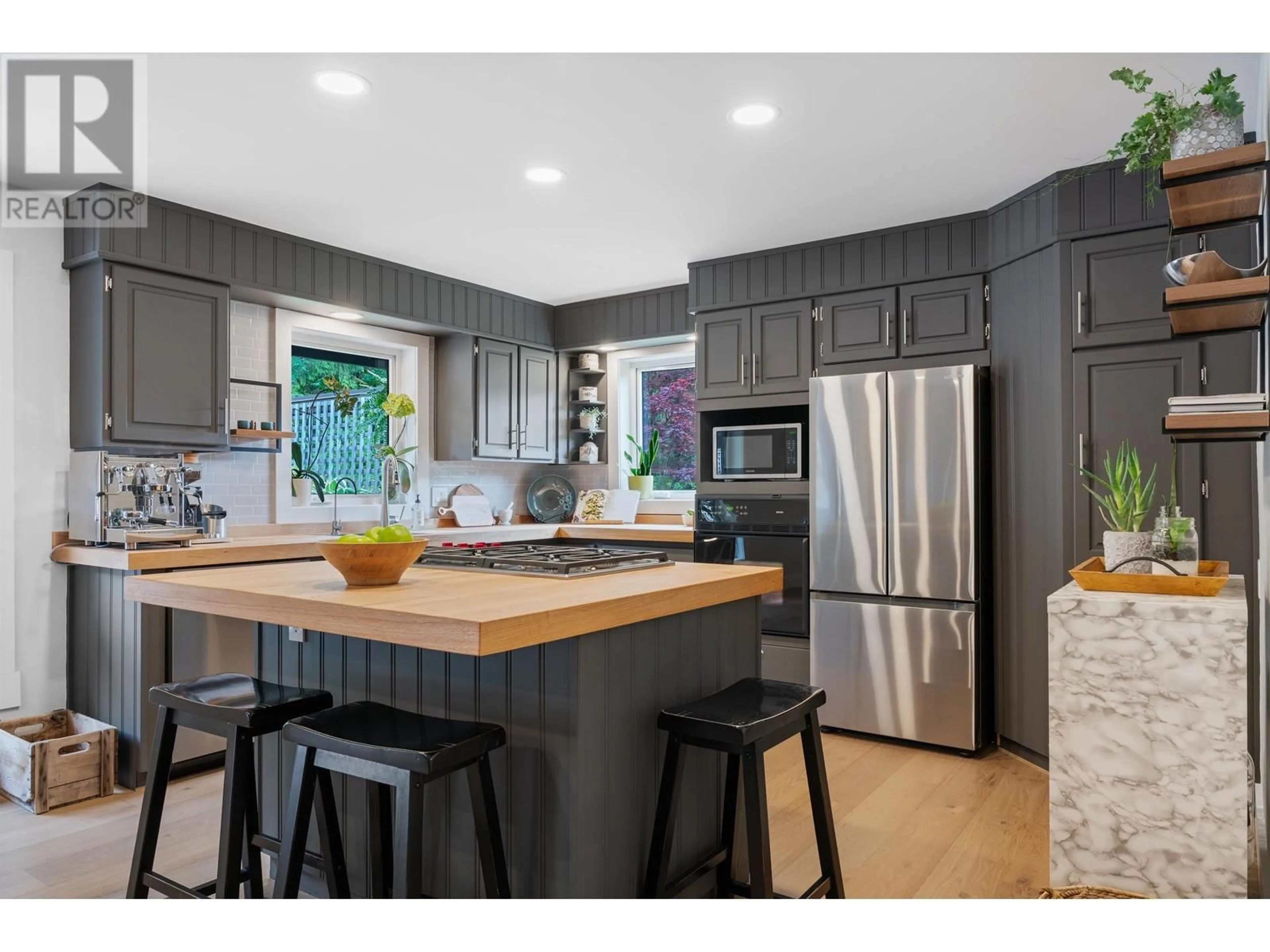 Open concept kitchen, unknown for 40372 SKYLINE DRIVE, Squamish British Columbia V0N1T0