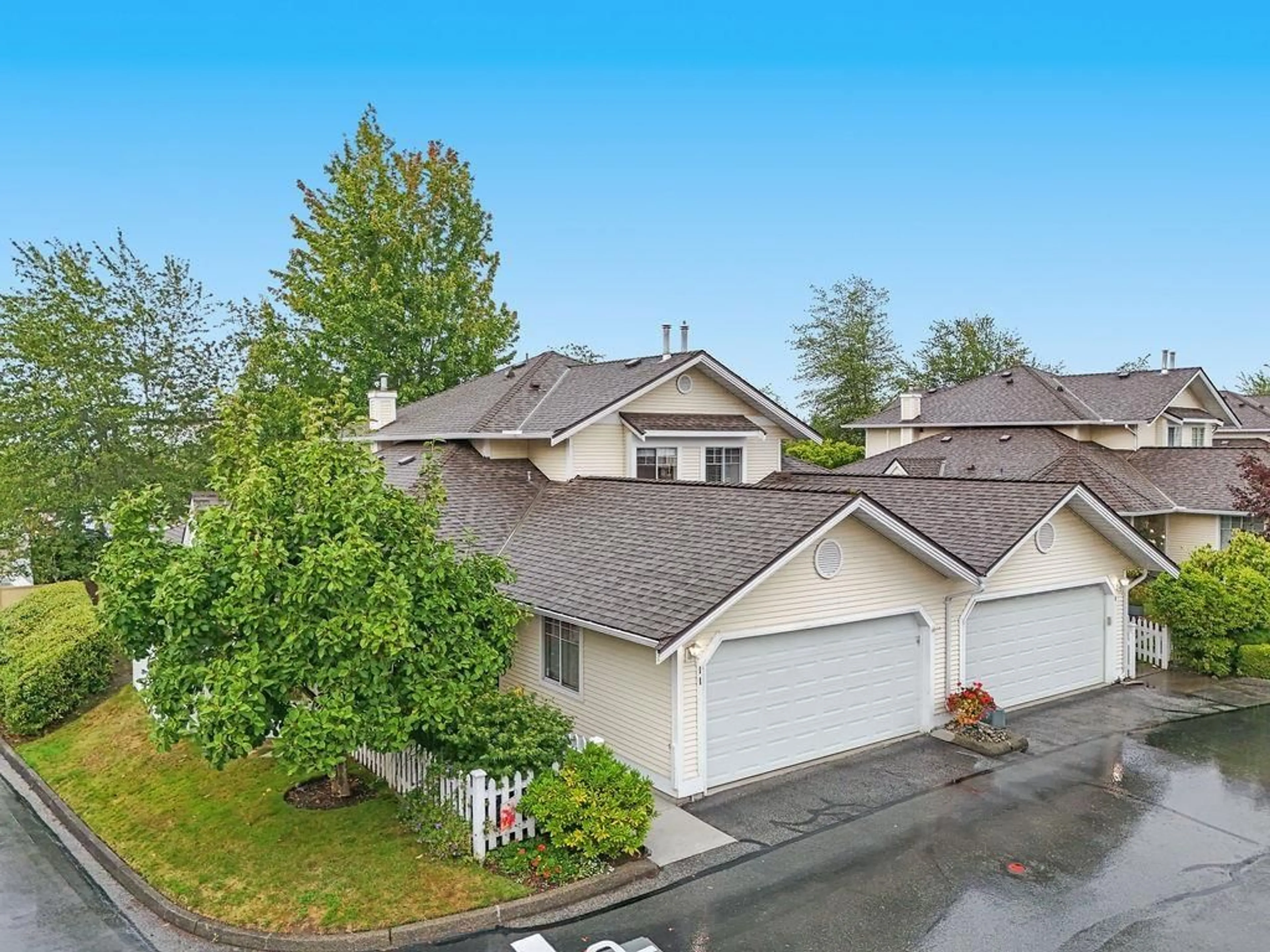A pic from outside/outdoor area/front of a property/back of a property/a pic from drone, mountain view for 11 - 21138 88, Langley British Columbia V1M2G7