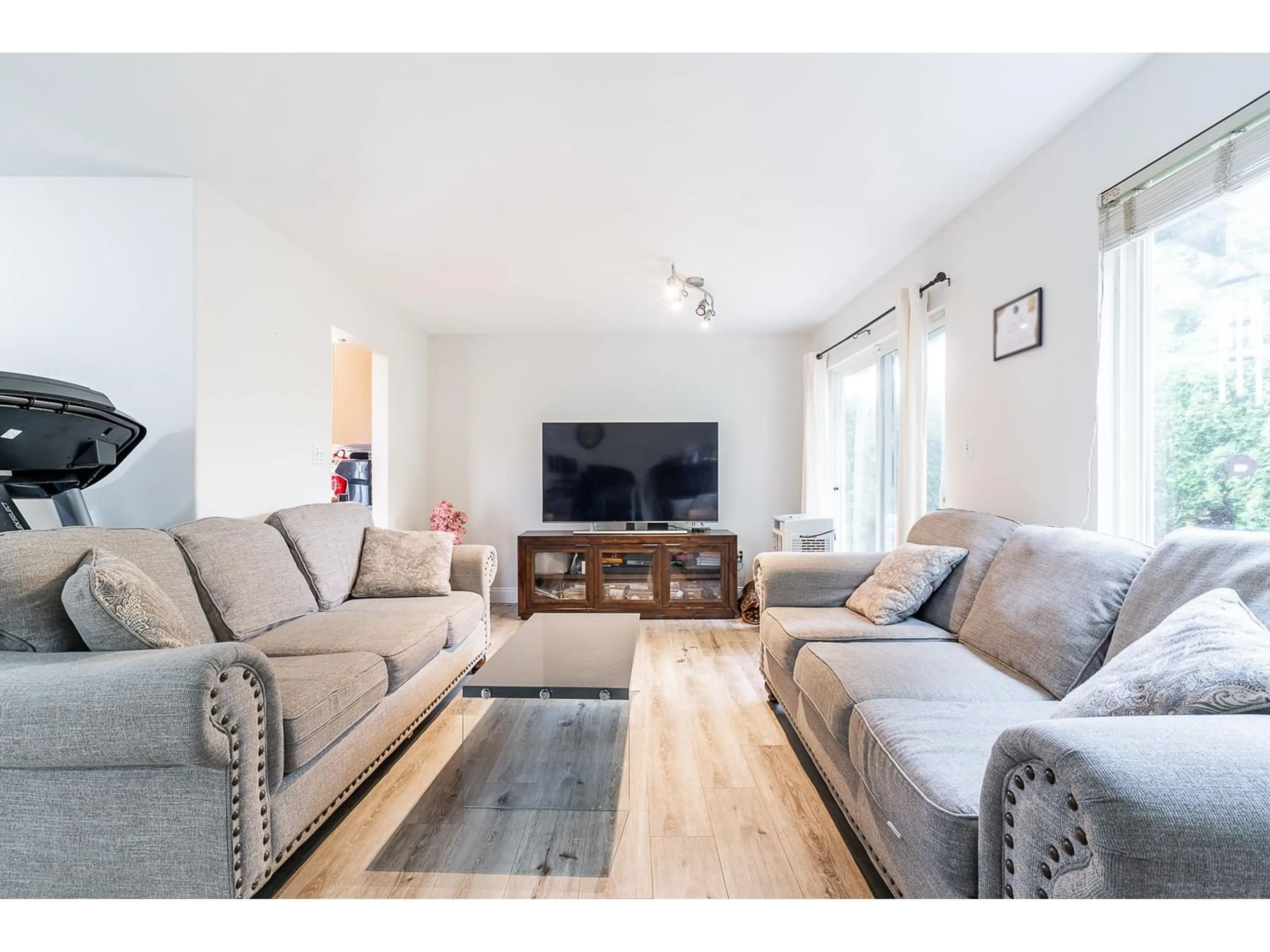 Living room with furniture, wood/laminate floor for 29 - 34332 MACLURE, Abbotsford British Columbia V2S7S8