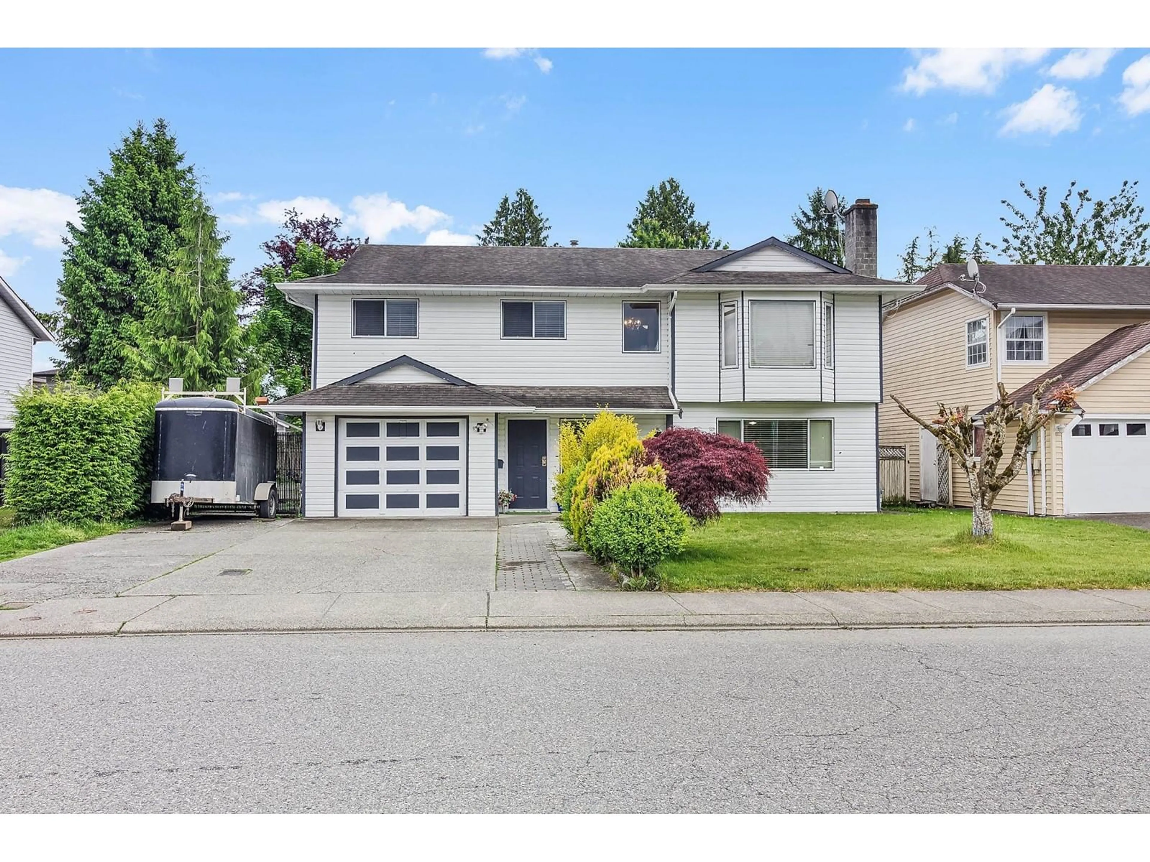 Home with vinyl exterior material, street for 31910 MAYNE, Abbotsford British Columbia V2T4W9