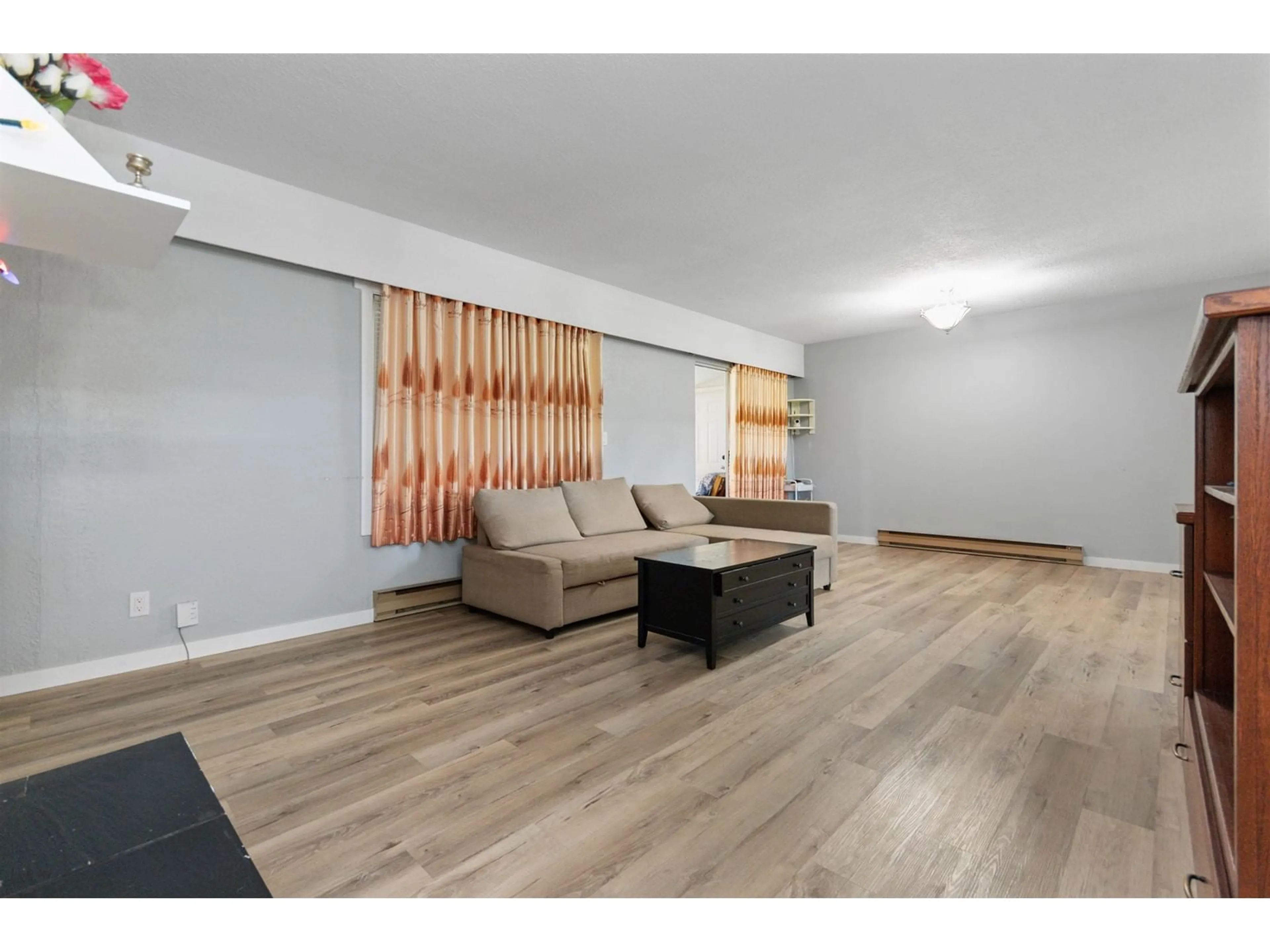 Living room with furniture, wood/laminate floor for 8684 BROADWAY ROAD, Chilliwack British Columbia V2P5V6
