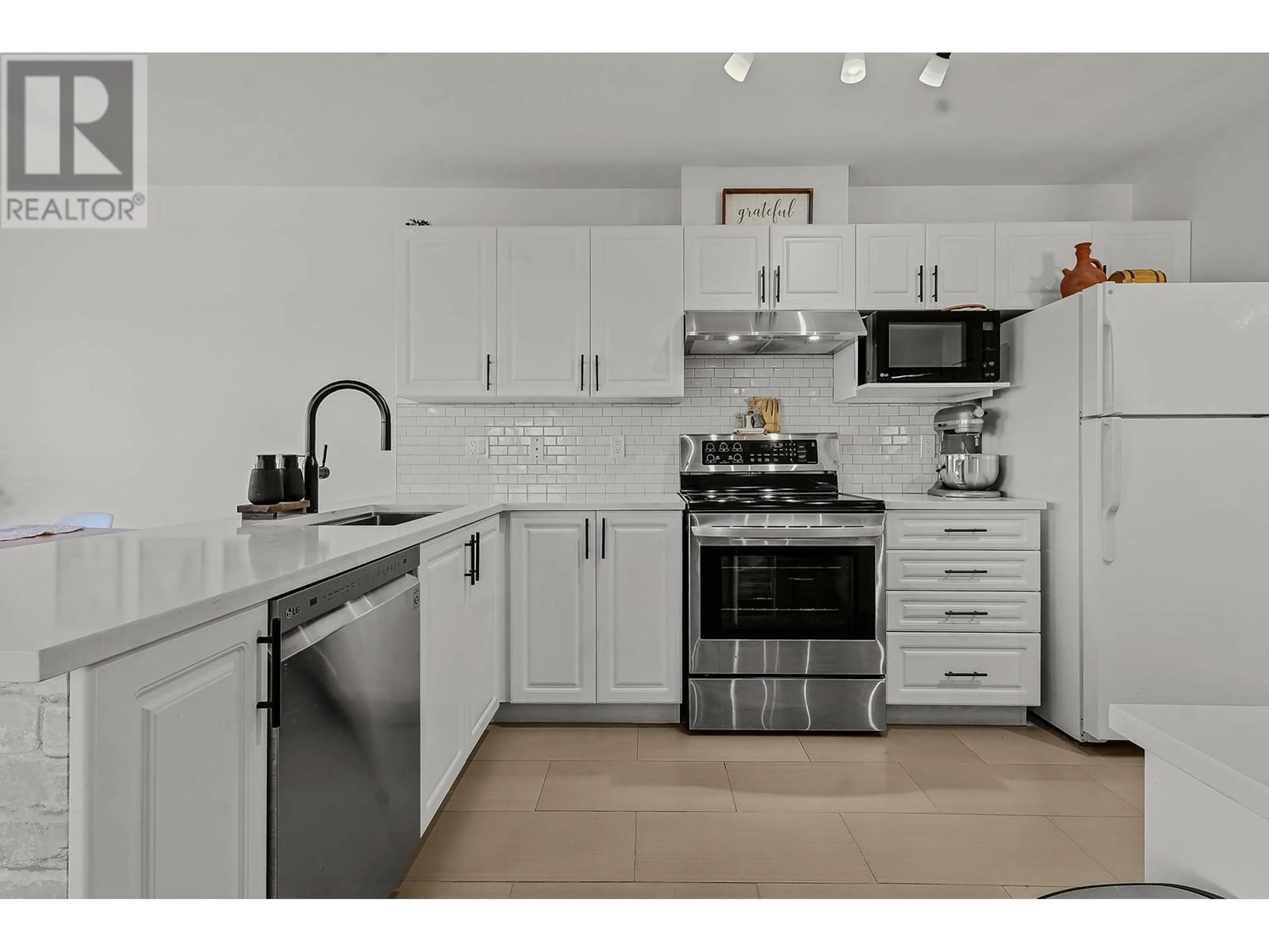 Standard kitchen, ceramic/tile floor for 501 - 22230 NORTH AVENUE, Maple Ridge British Columbia V2X2L5
