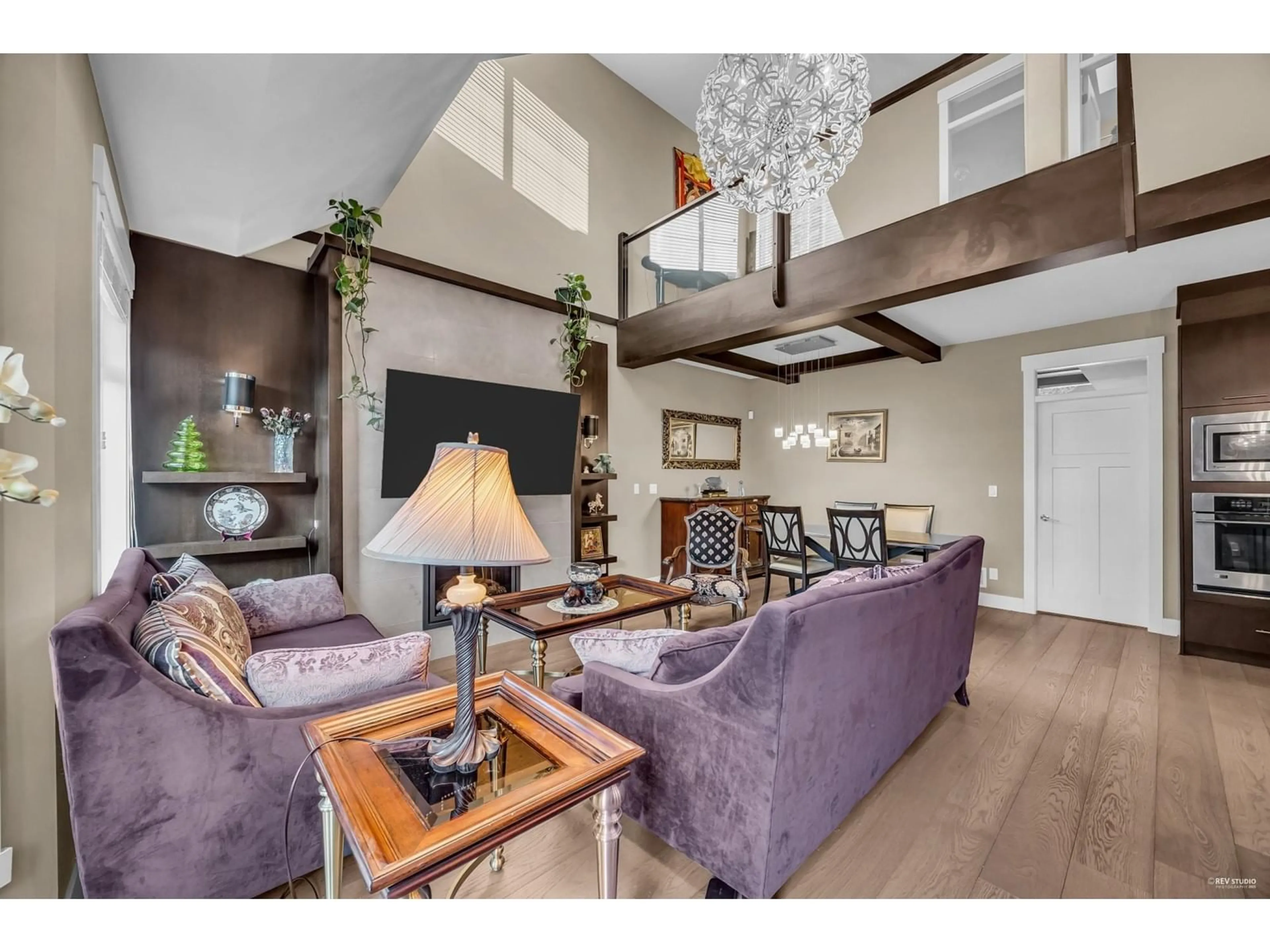 Living room with furniture, wood/laminate floor for 41 - 15977 26, Surrey British Columbia V3Z2W7