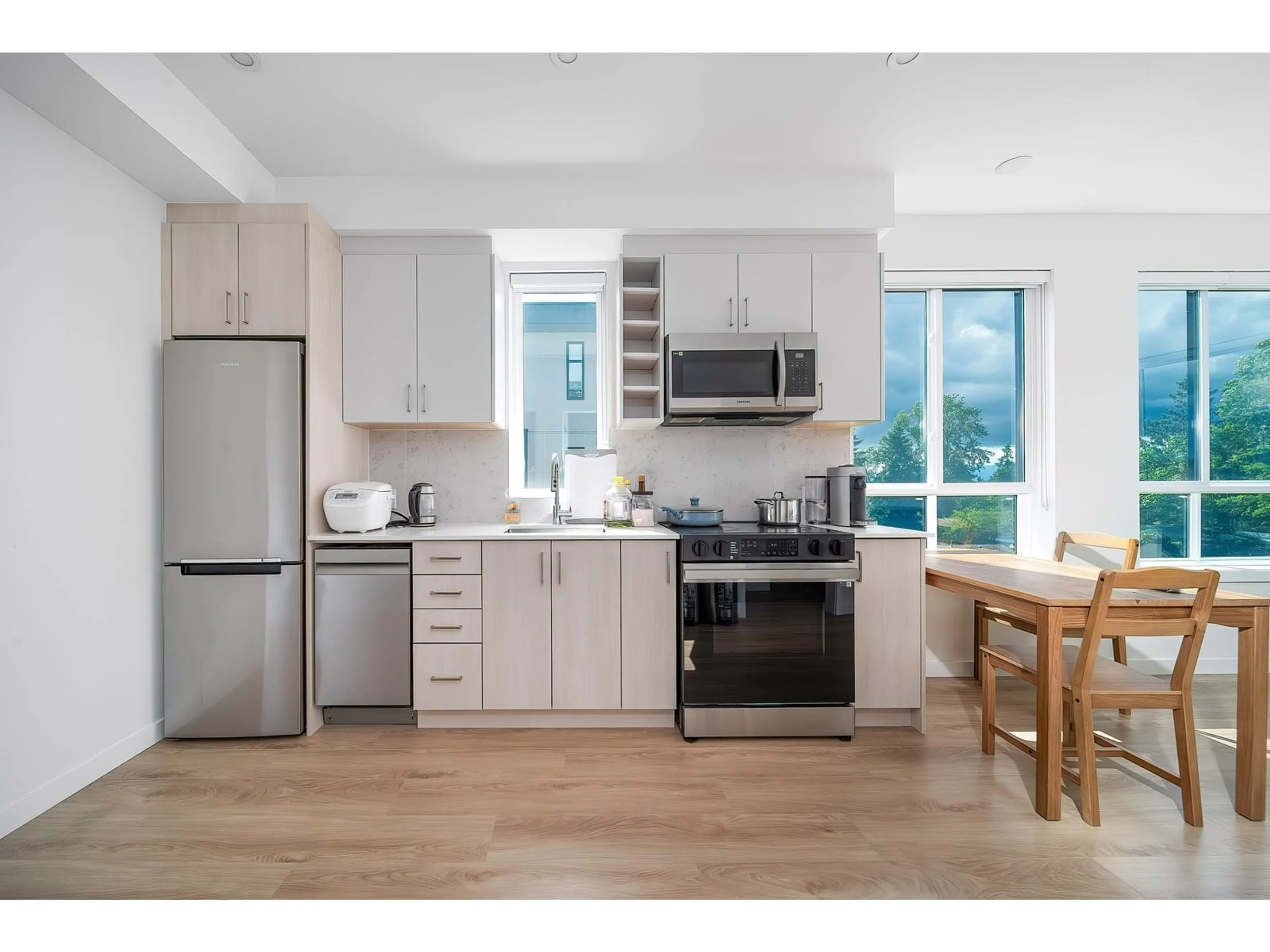 Open concept kitchen, unknown for 511 - 13858 108, Surrey British Columbia V3T0T8