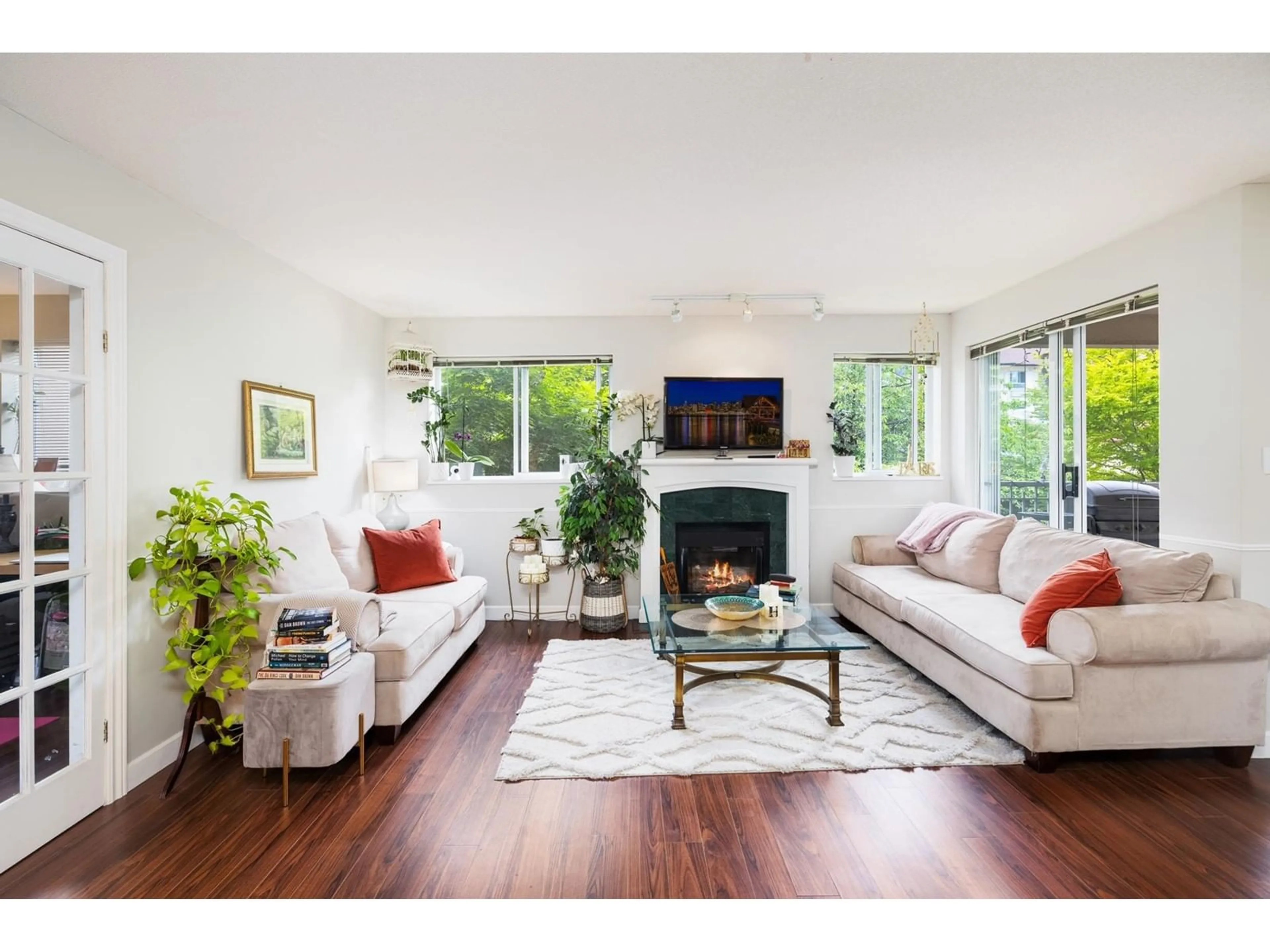Living room with furniture, wood/laminate floor for 212 - 13733 74, Surrey British Columbia V3W1B8